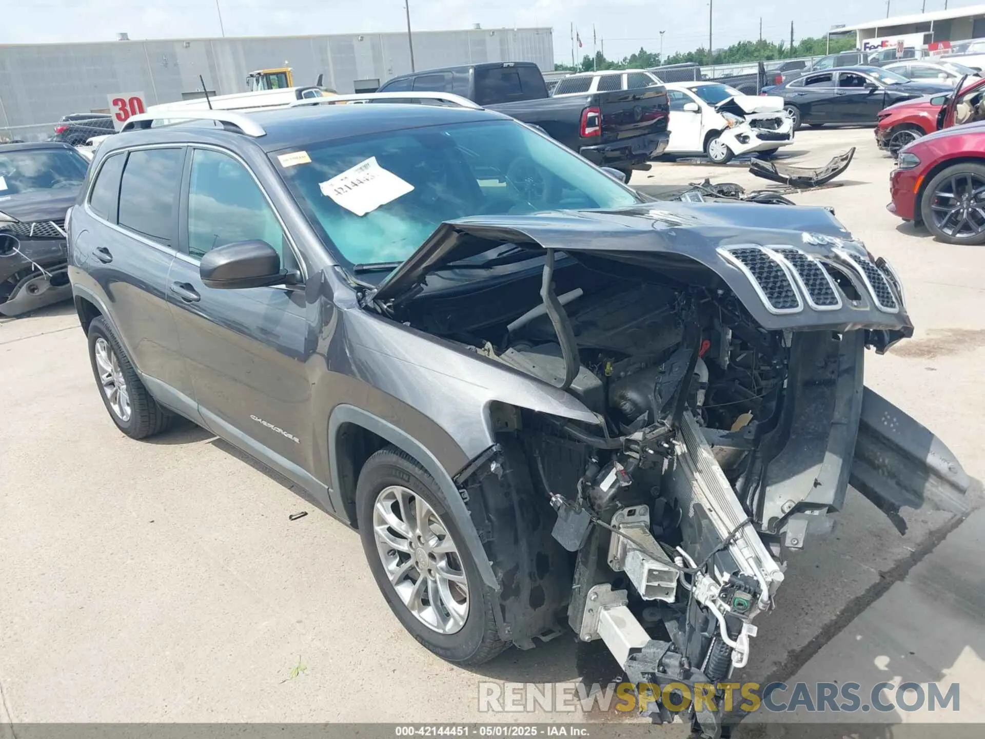 1 Фотография поврежденного автомобиля 1C4PJLLB2KD333239 JEEP CHEROKEE 2019