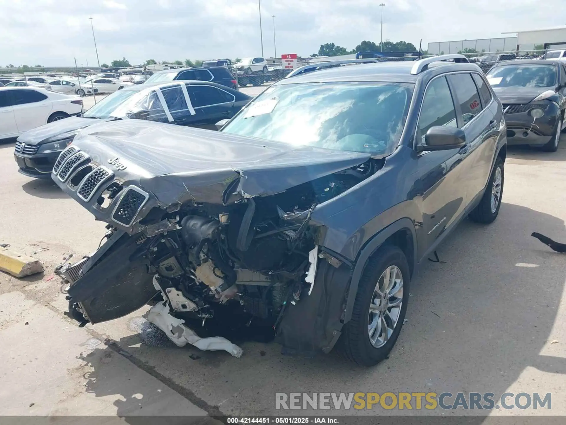 2 Фотография поврежденного автомобиля 1C4PJLLB2KD333239 JEEP CHEROKEE 2019