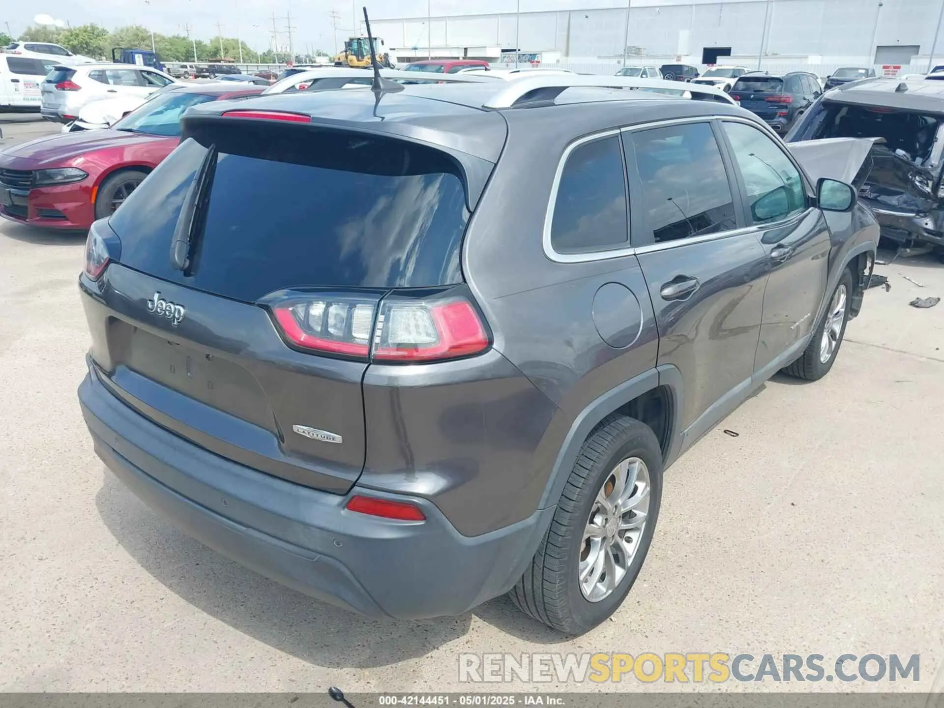 4 Фотография поврежденного автомобиля 1C4PJLLB2KD333239 JEEP CHEROKEE 2019
