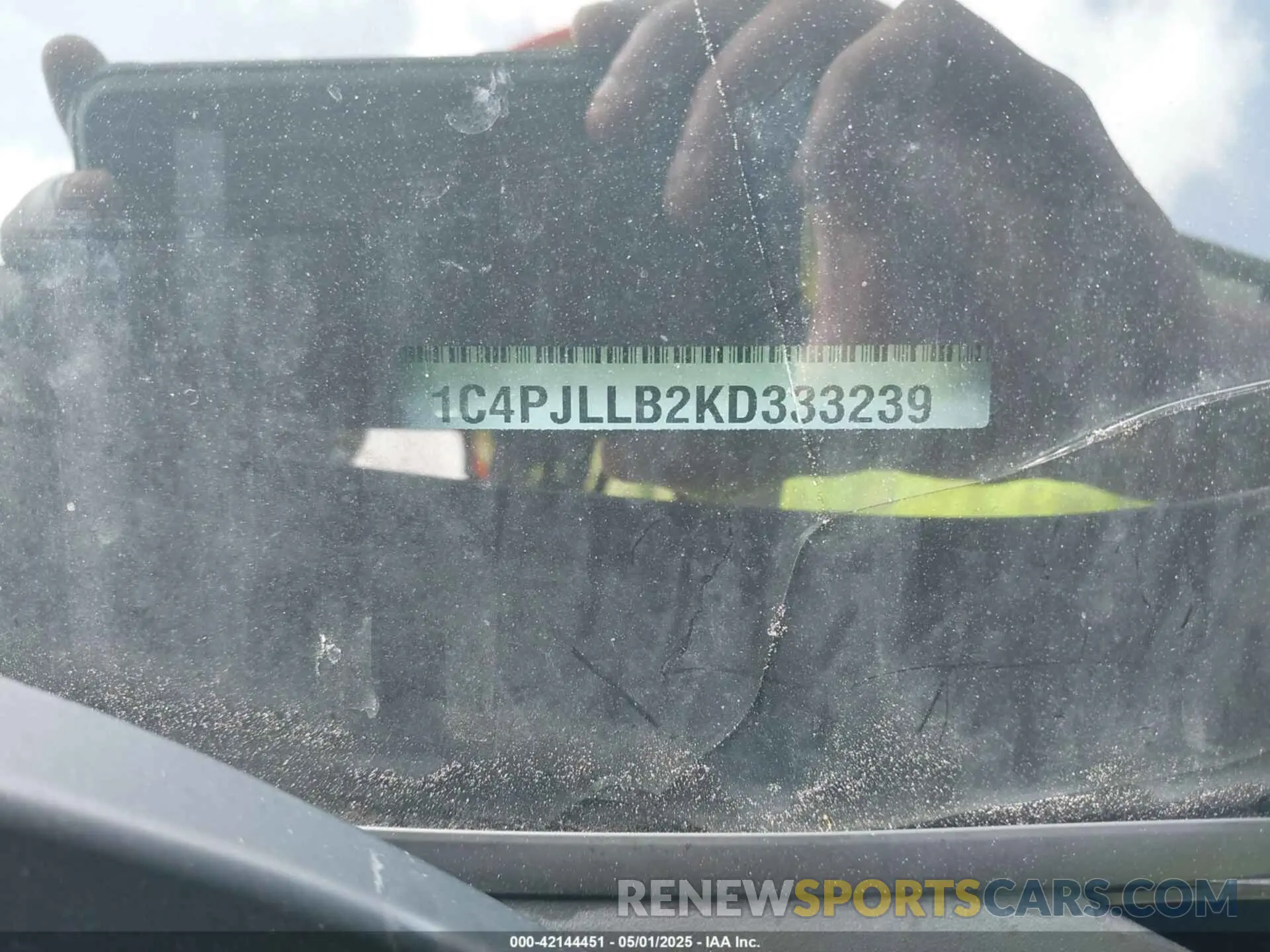 9 Фотография поврежденного автомобиля 1C4PJLLB2KD333239 JEEP CHEROKEE 2019