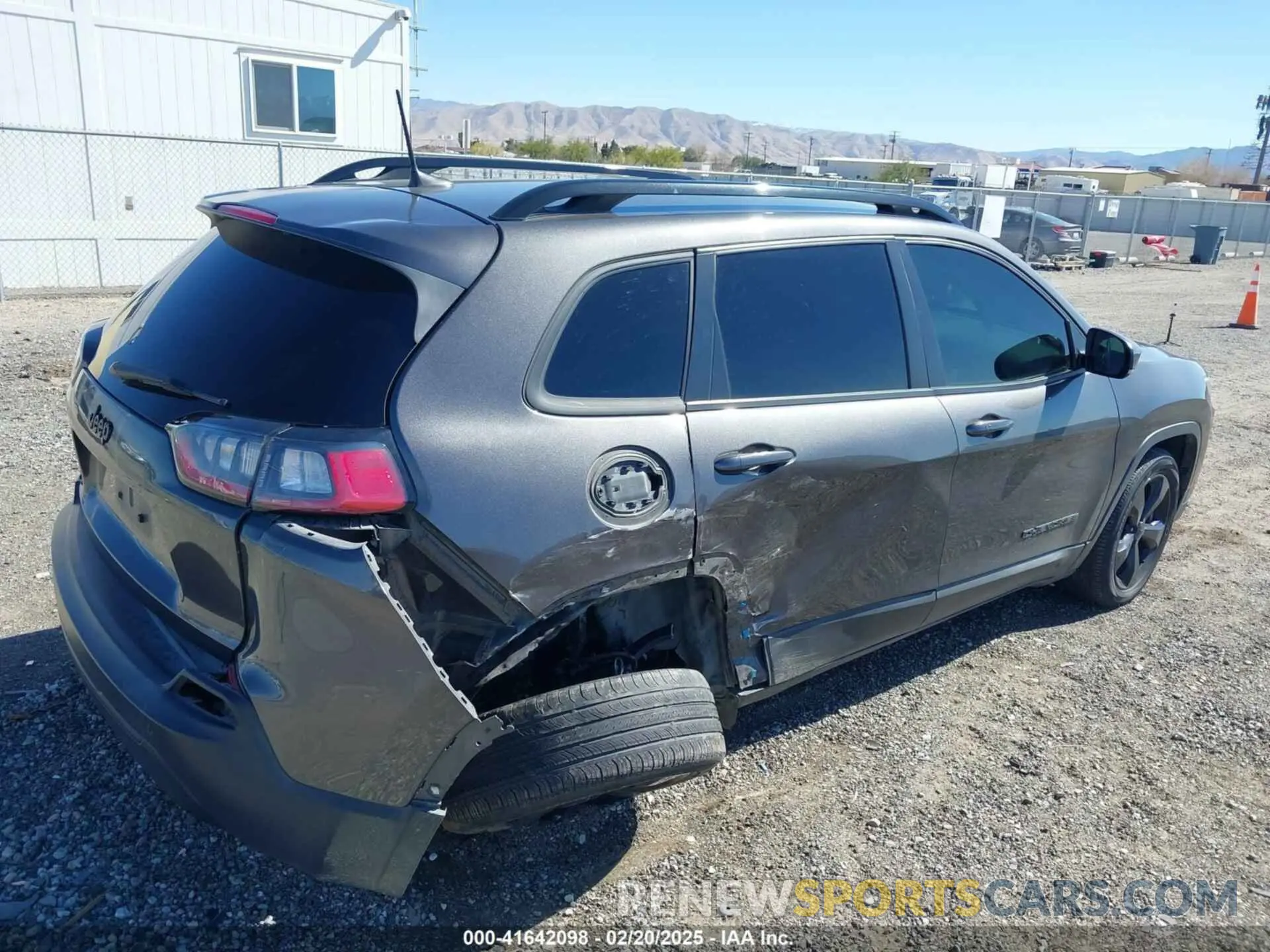4 Photograph of a damaged car 1C4PJLLB2KD438654 JEEP CHEROKEE 2019
