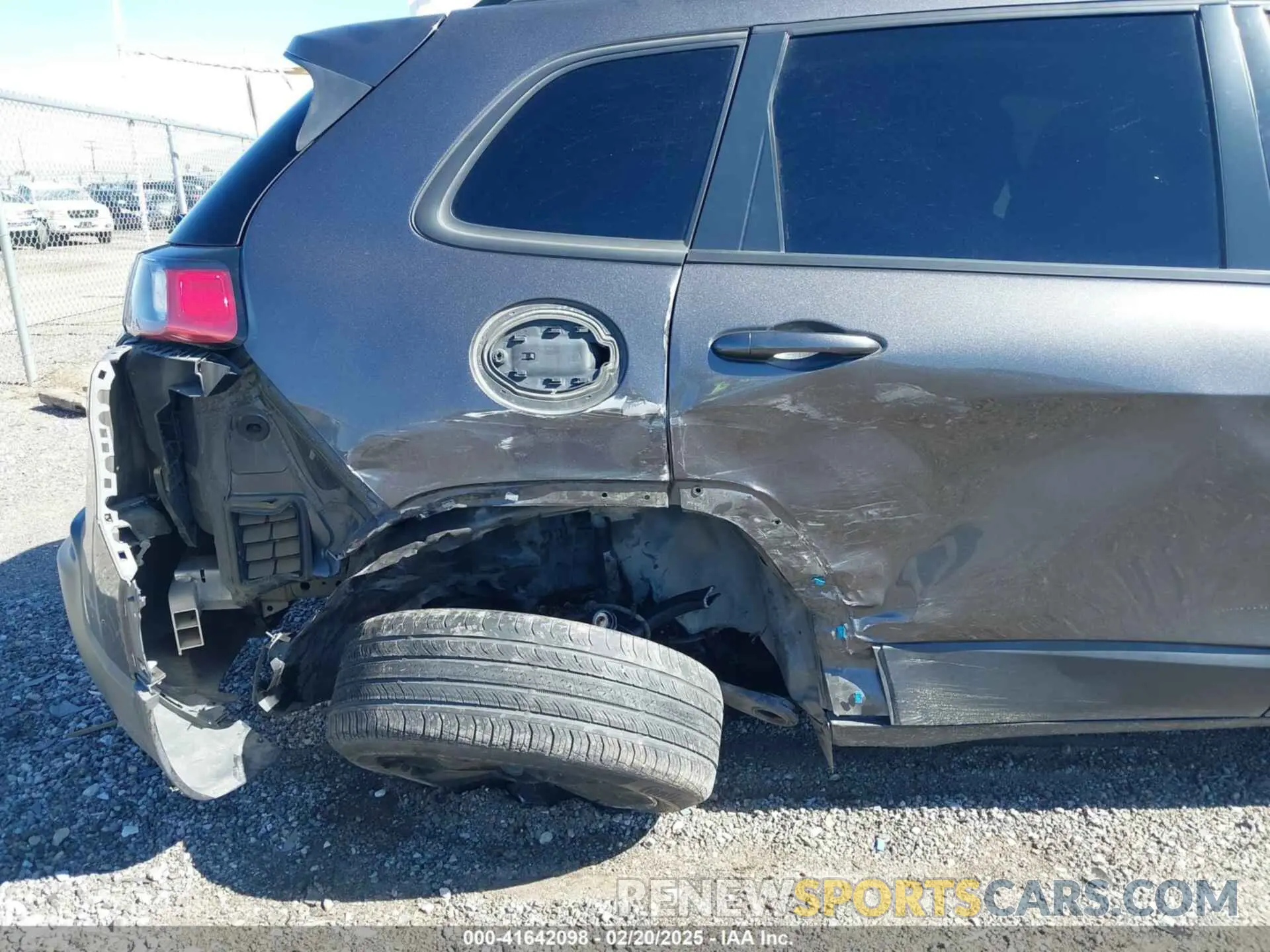 6 Photograph of a damaged car 1C4PJLLB2KD438654 JEEP CHEROKEE 2019