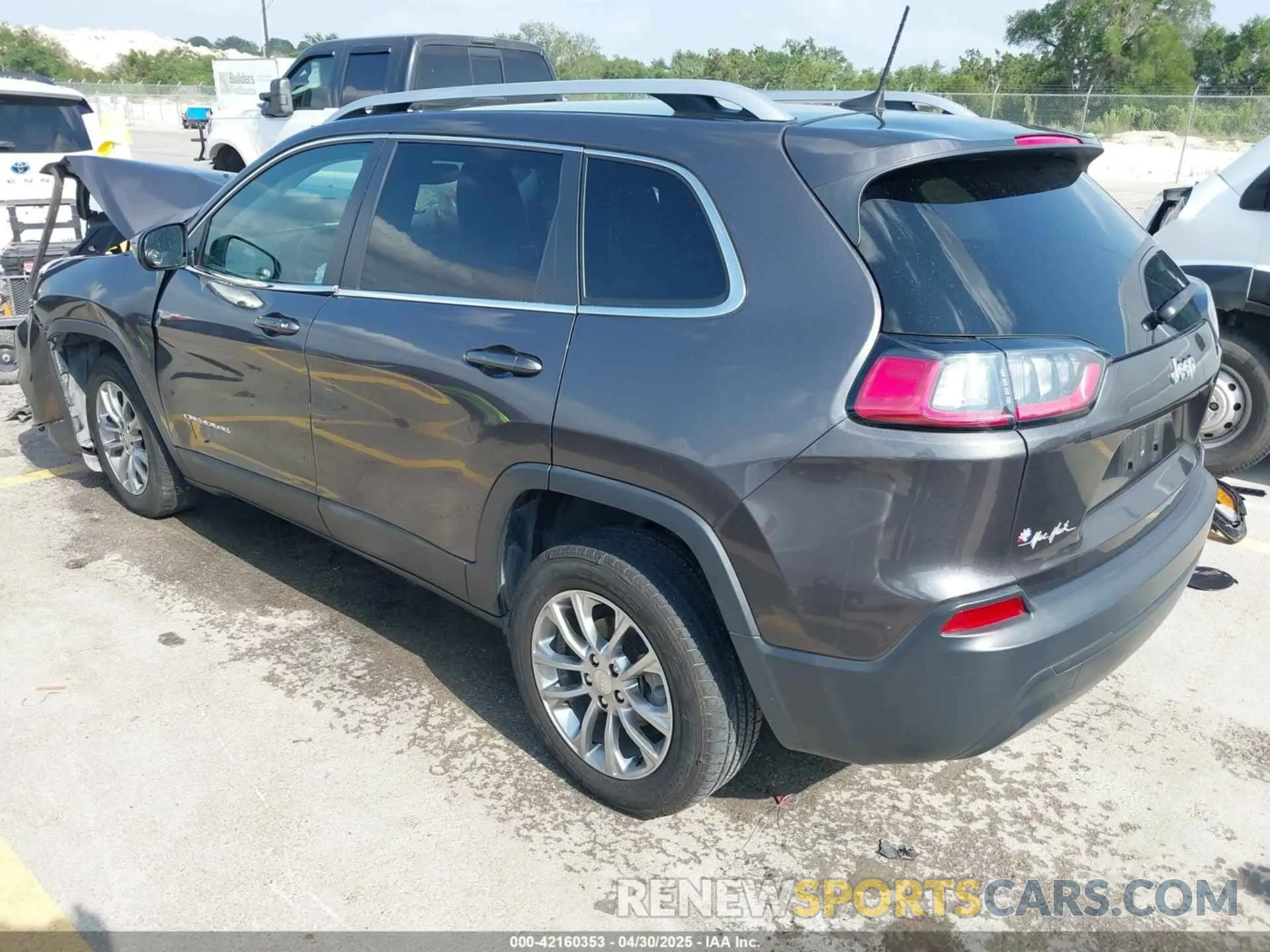 3 Photograph of a damaged car 1C4PJLLB3KD143546 JEEP CHEROKEE 2019