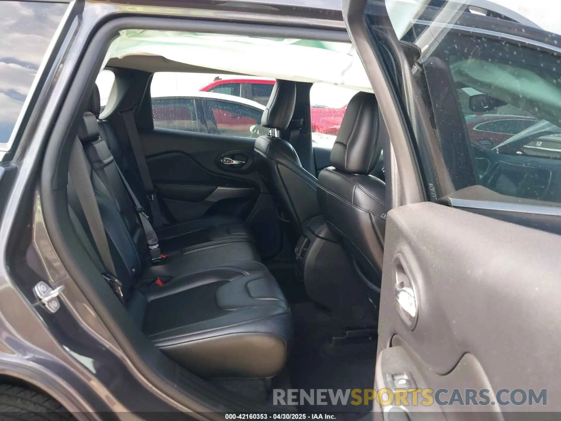 8 Photograph of a damaged car 1C4PJLLB3KD143546 JEEP CHEROKEE 2019