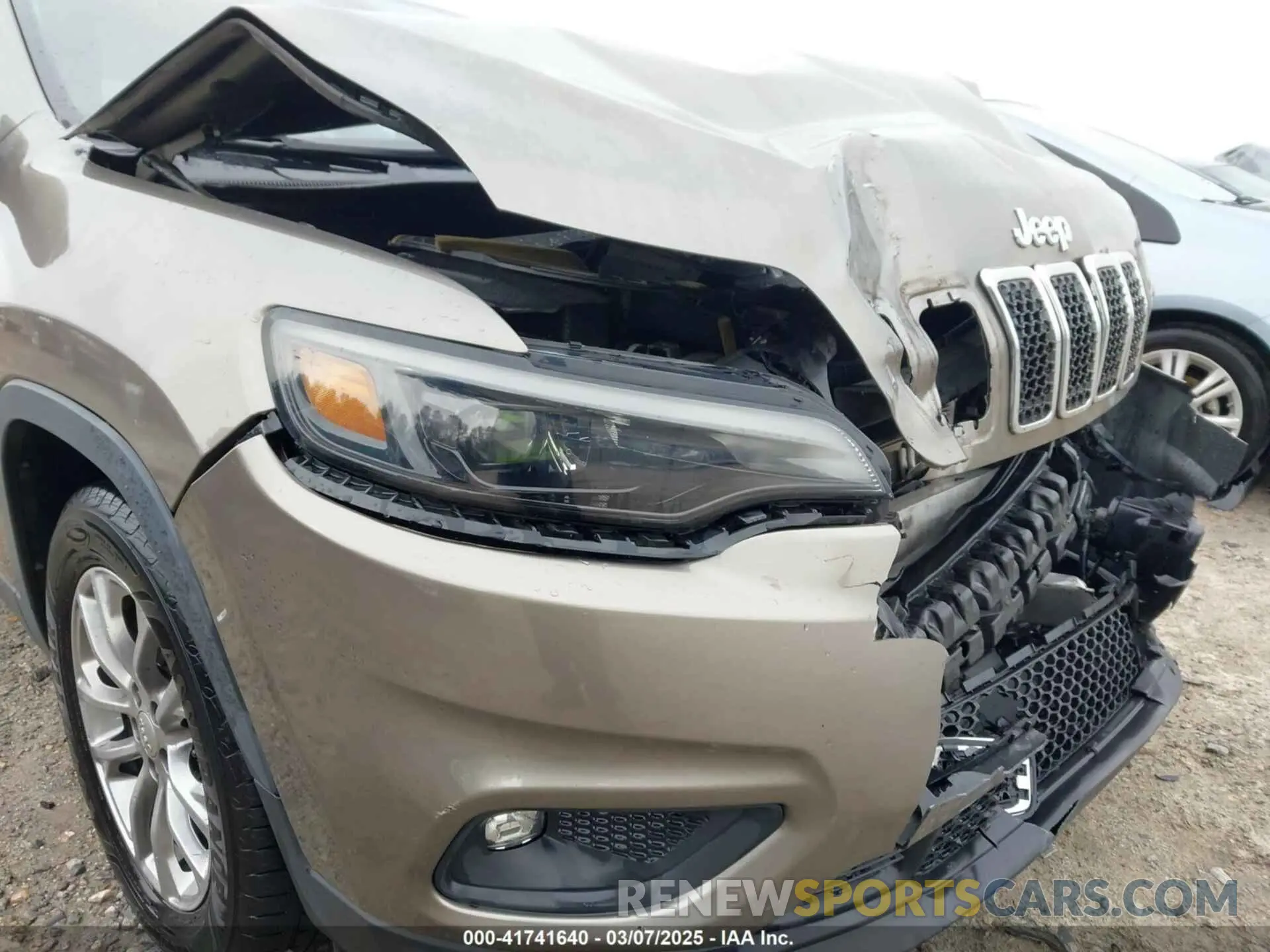 19 Фотография поврежденного автомобиля 1C4PJLLB3KD146186 JEEP CHEROKEE 2019