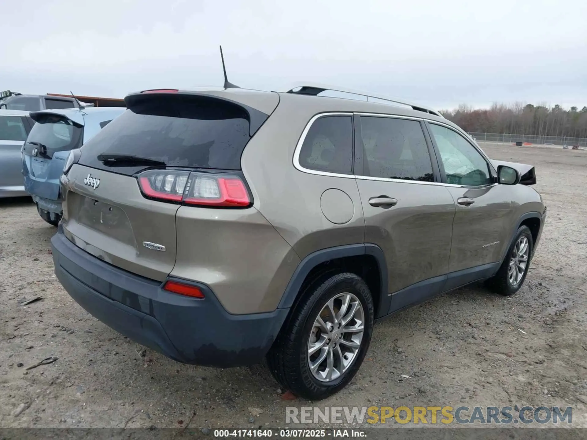 4 Фотография поврежденного автомобиля 1C4PJLLB3KD146186 JEEP CHEROKEE 2019