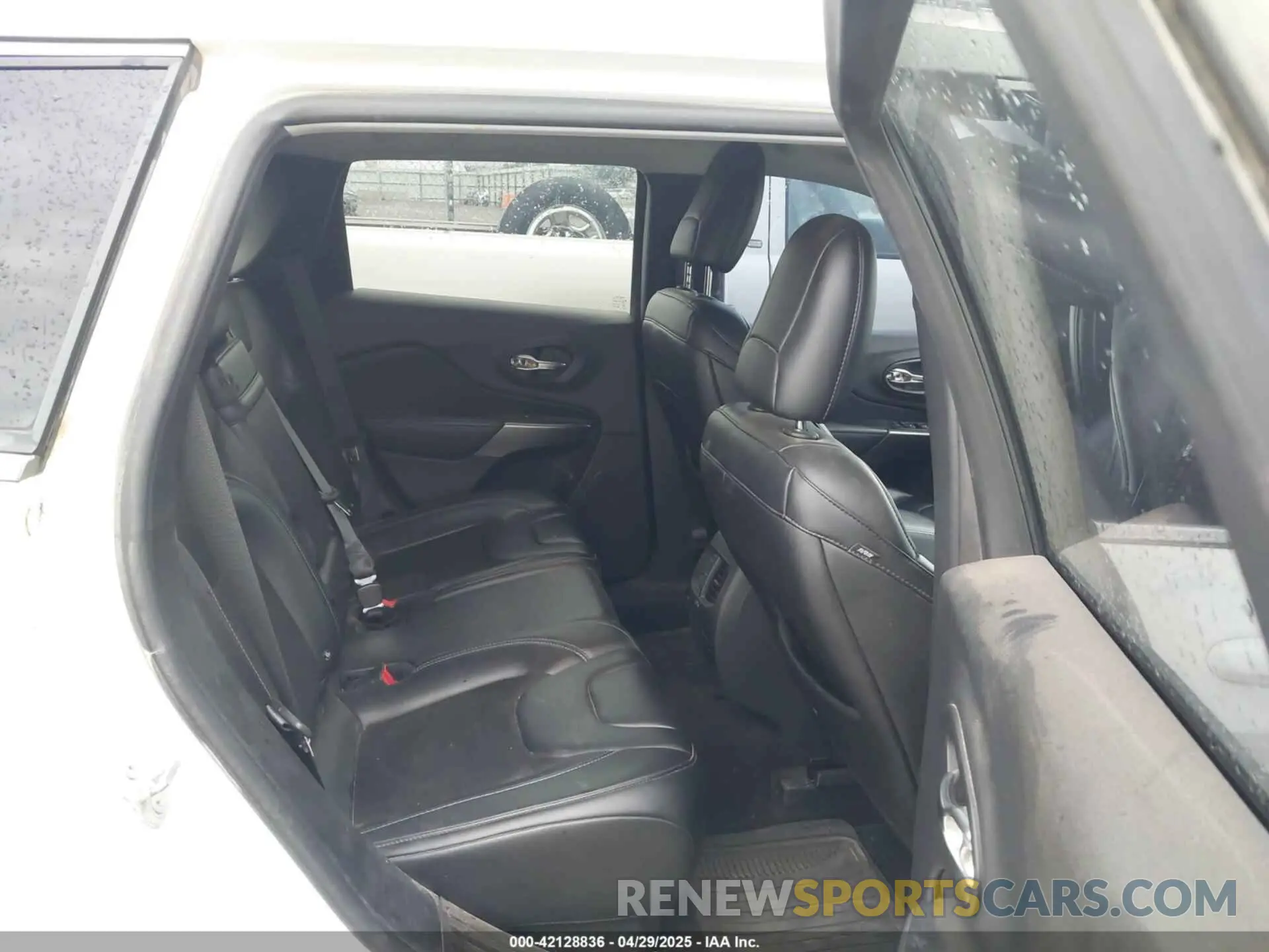 8 Фотография поврежденного автомобиля 1C4PJLLB3KD151355 JEEP CHEROKEE 2019