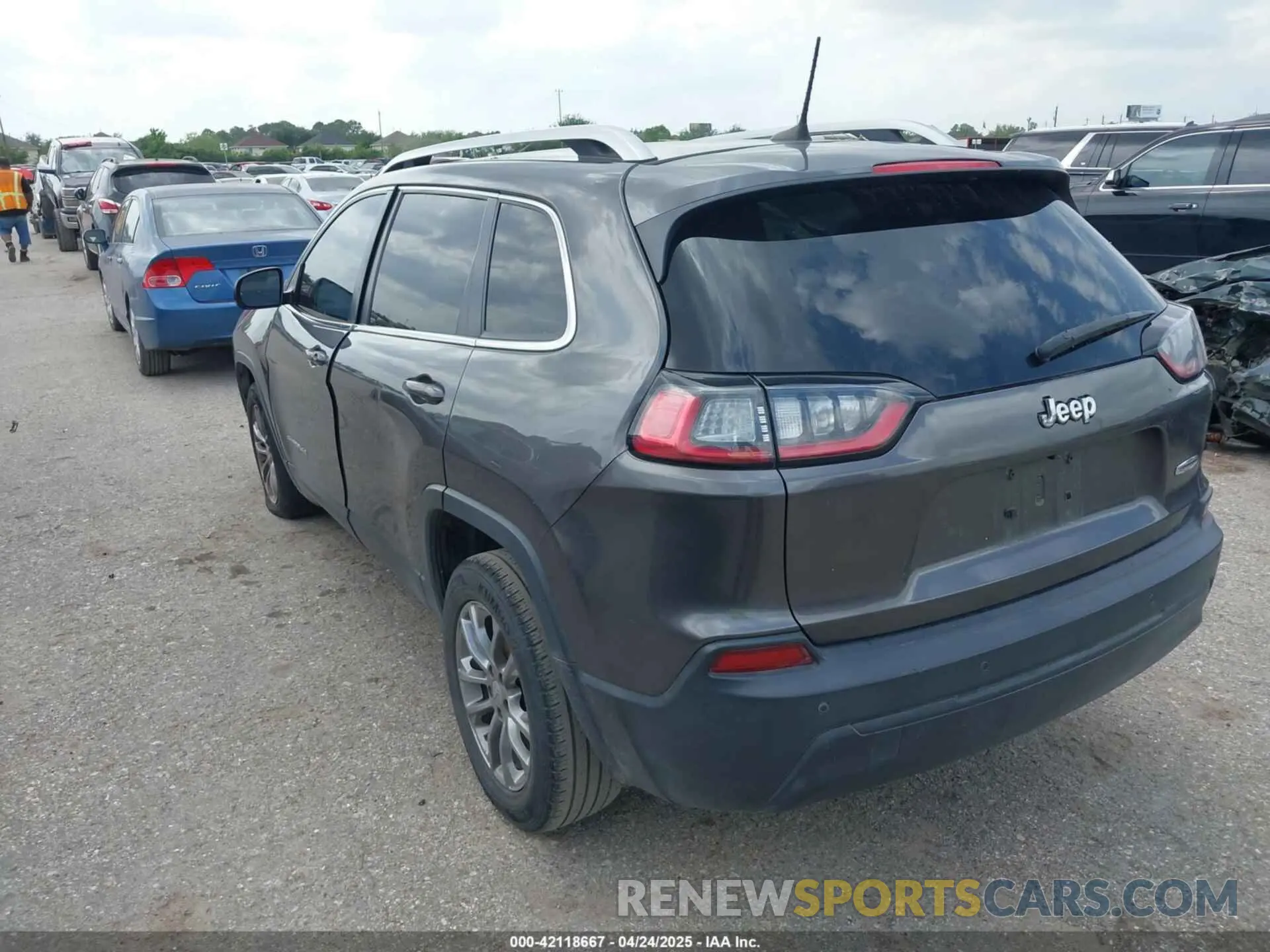 3 Фотография поврежденного автомобиля 1C4PJLLB3KD312187 JEEP CHEROKEE 2019