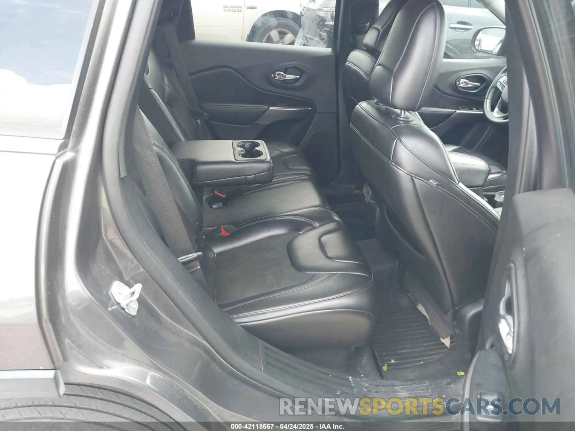 8 Фотография поврежденного автомобиля 1C4PJLLB3KD312187 JEEP CHEROKEE 2019