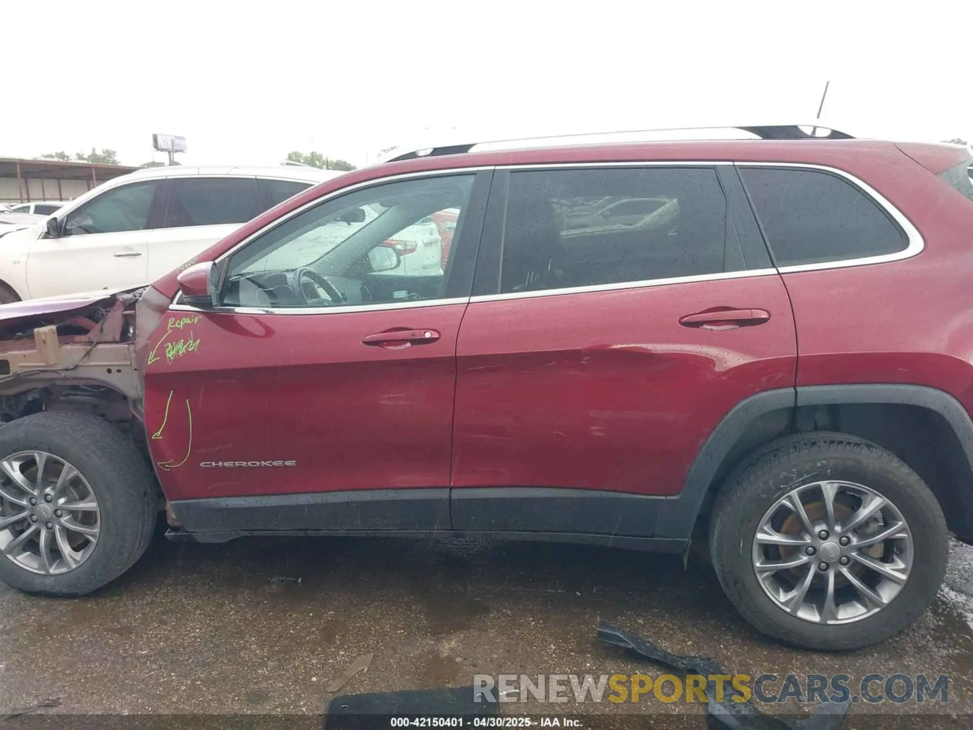 14 Photograph of a damaged car 1C4PJLLB3KD327000 JEEP CHEROKEE 2019