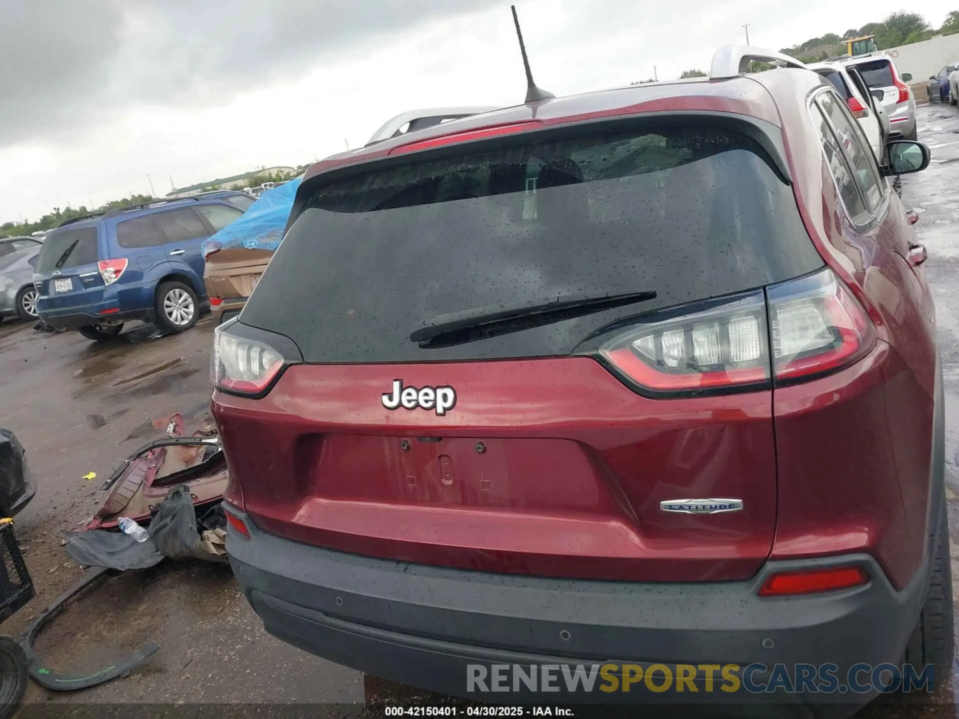 16 Photograph of a damaged car 1C4PJLLB3KD327000 JEEP CHEROKEE 2019