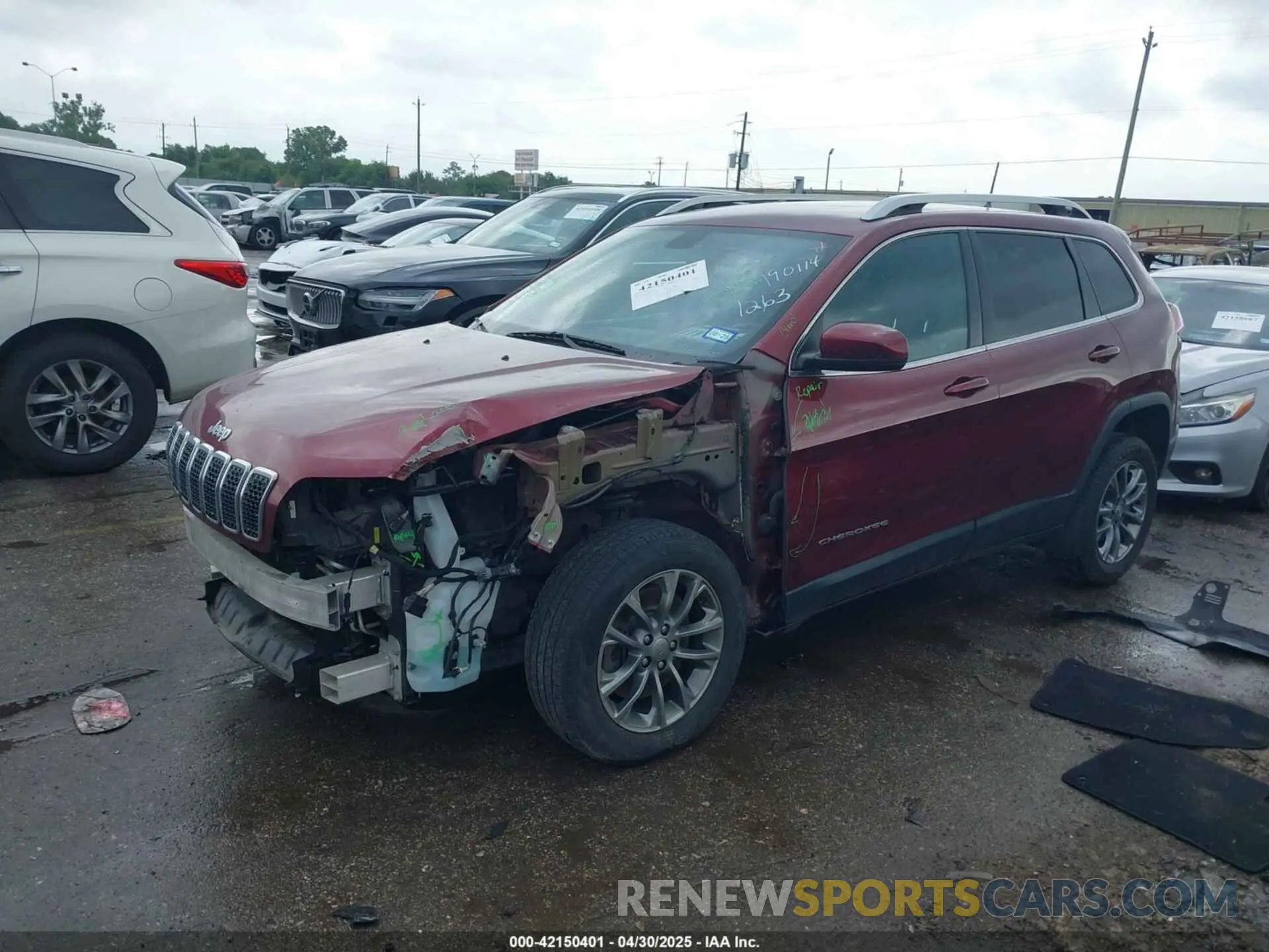 2 Photograph of a damaged car 1C4PJLLB3KD327000 JEEP CHEROKEE 2019