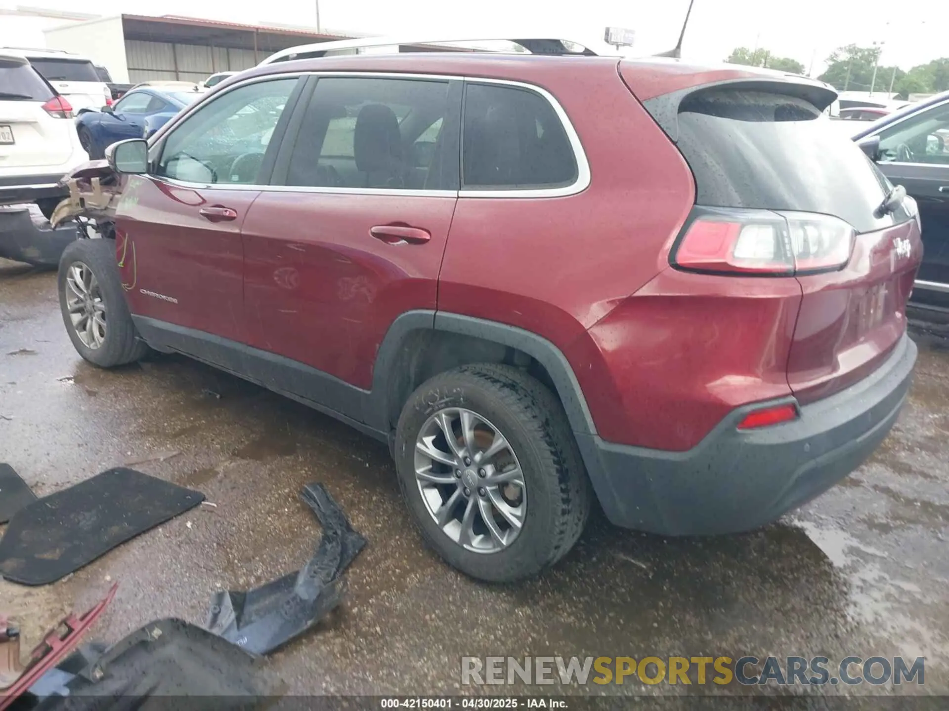 3 Photograph of a damaged car 1C4PJLLB3KD327000 JEEP CHEROKEE 2019