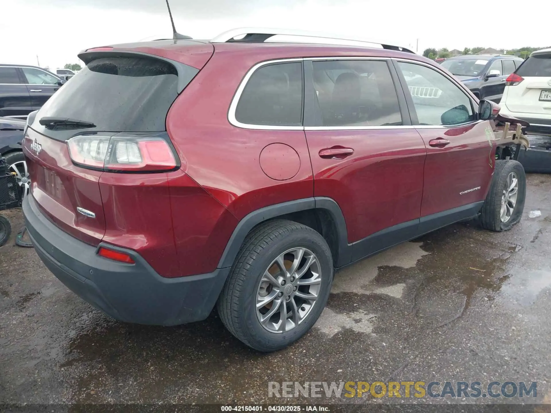 4 Photograph of a damaged car 1C4PJLLB3KD327000 JEEP CHEROKEE 2019