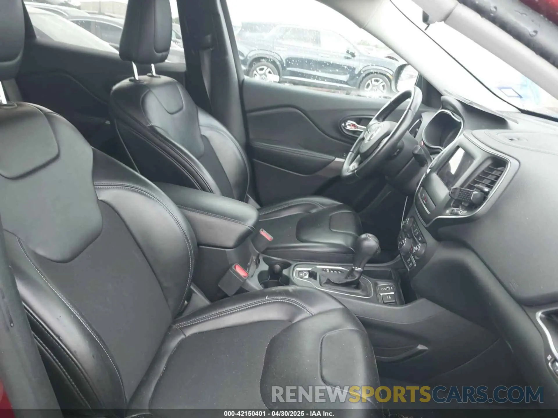 5 Photograph of a damaged car 1C4PJLLB3KD327000 JEEP CHEROKEE 2019