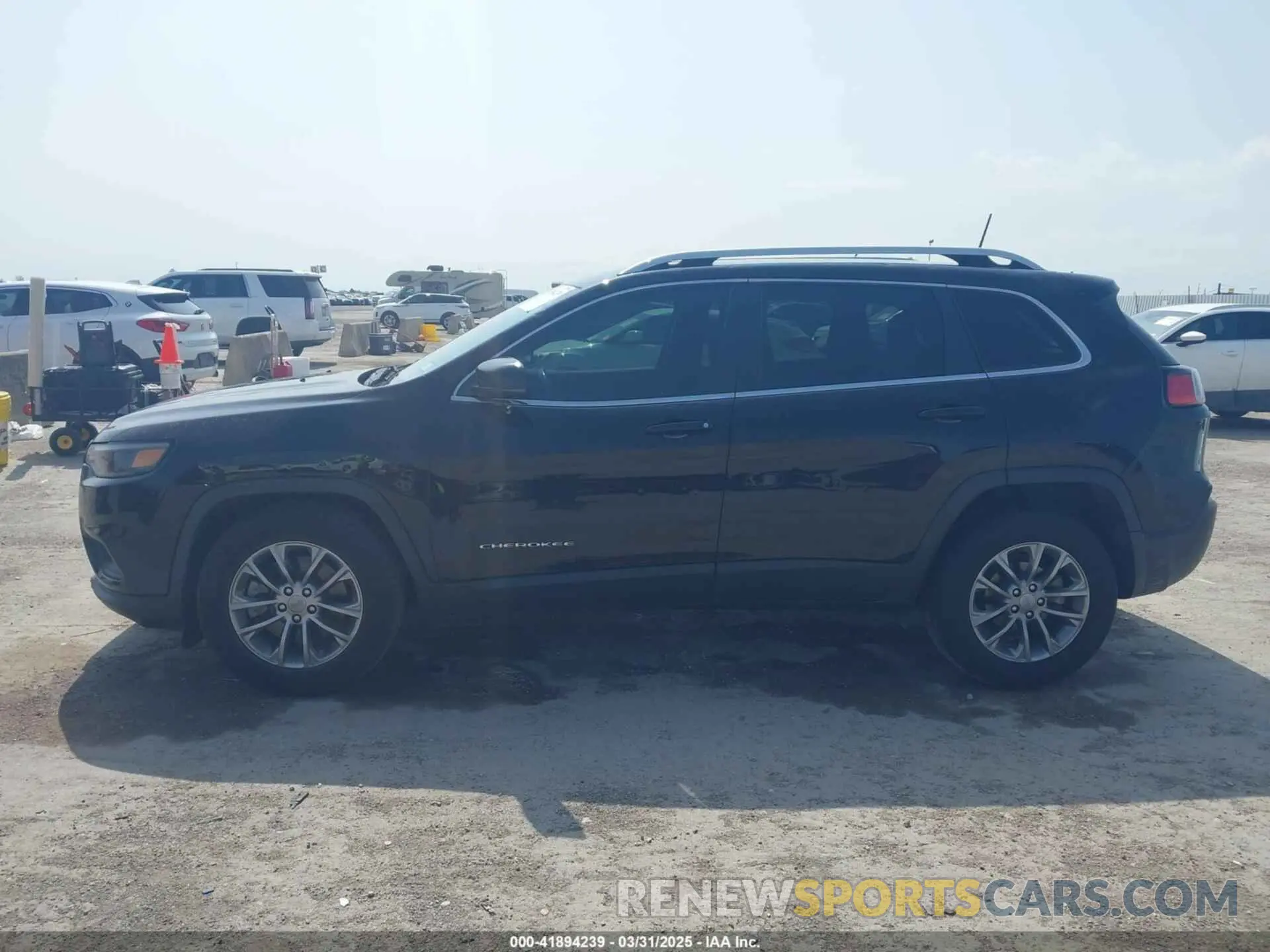14 Фотография поврежденного автомобиля 1C4PJLLB3KD377525 JEEP CHEROKEE 2019