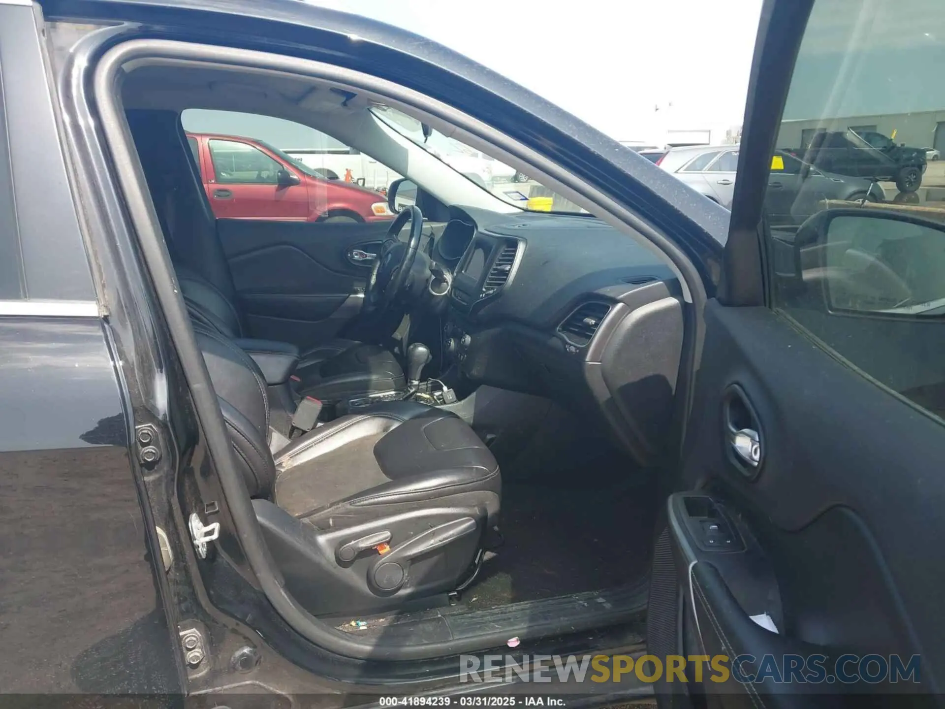 5 Фотография поврежденного автомобиля 1C4PJLLB3KD377525 JEEP CHEROKEE 2019