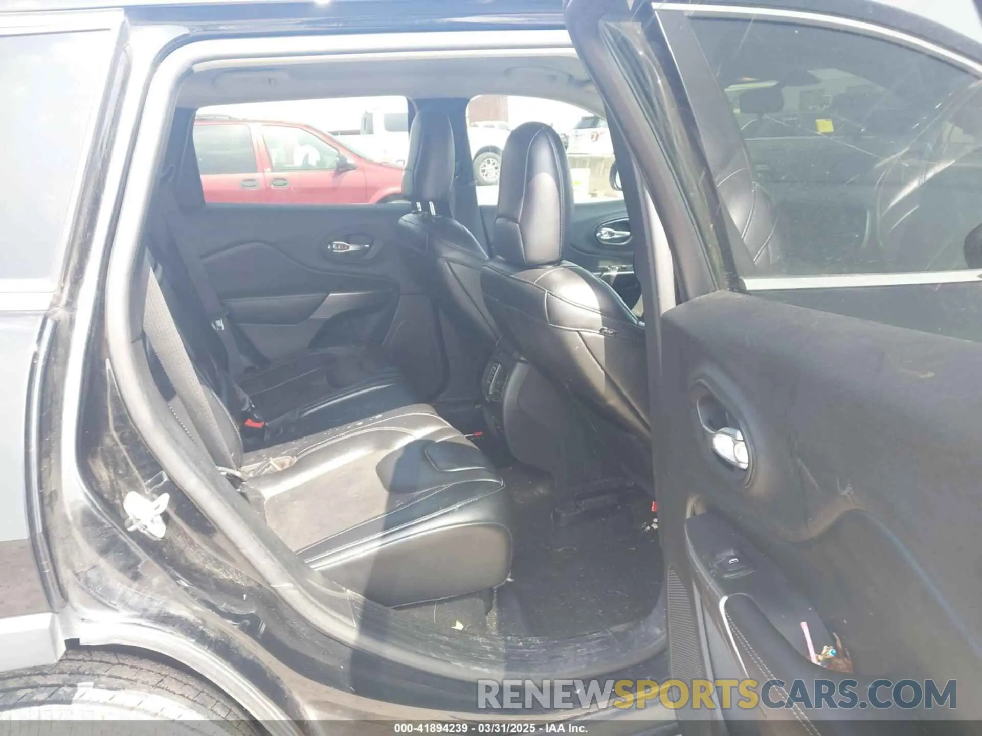 8 Фотография поврежденного автомобиля 1C4PJLLB3KD377525 JEEP CHEROKEE 2019