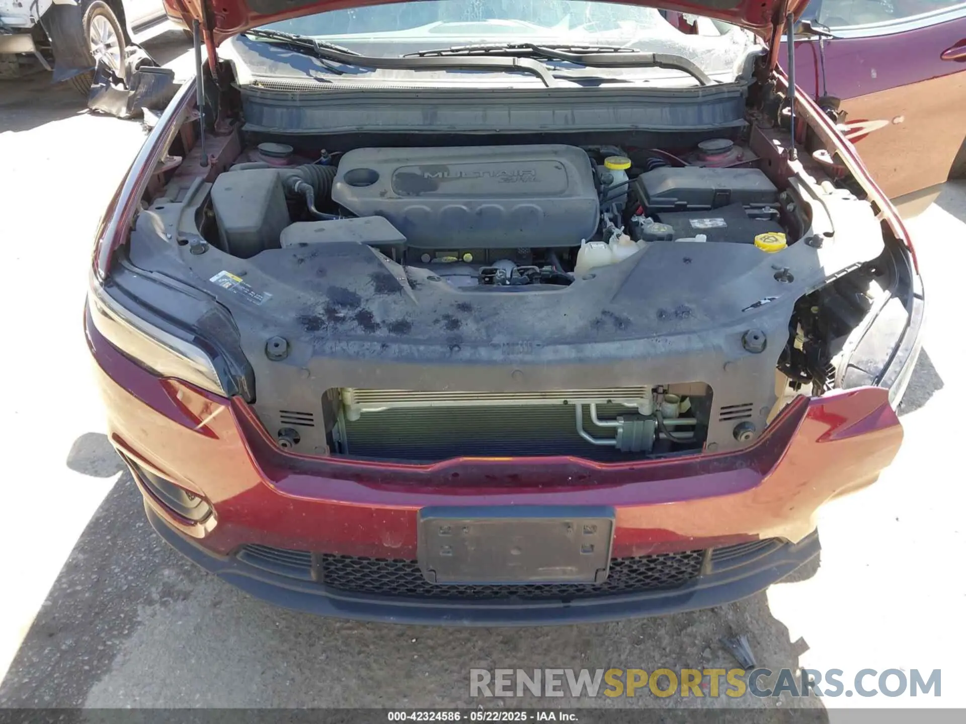 10 Photograph of a damaged car 1C4PJLLB3KD435049 JEEP CHEROKEE 2019