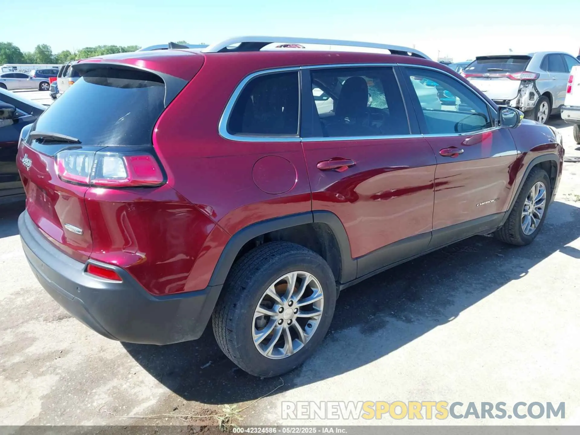 4 Photograph of a damaged car 1C4PJLLB3KD435049 JEEP CHEROKEE 2019