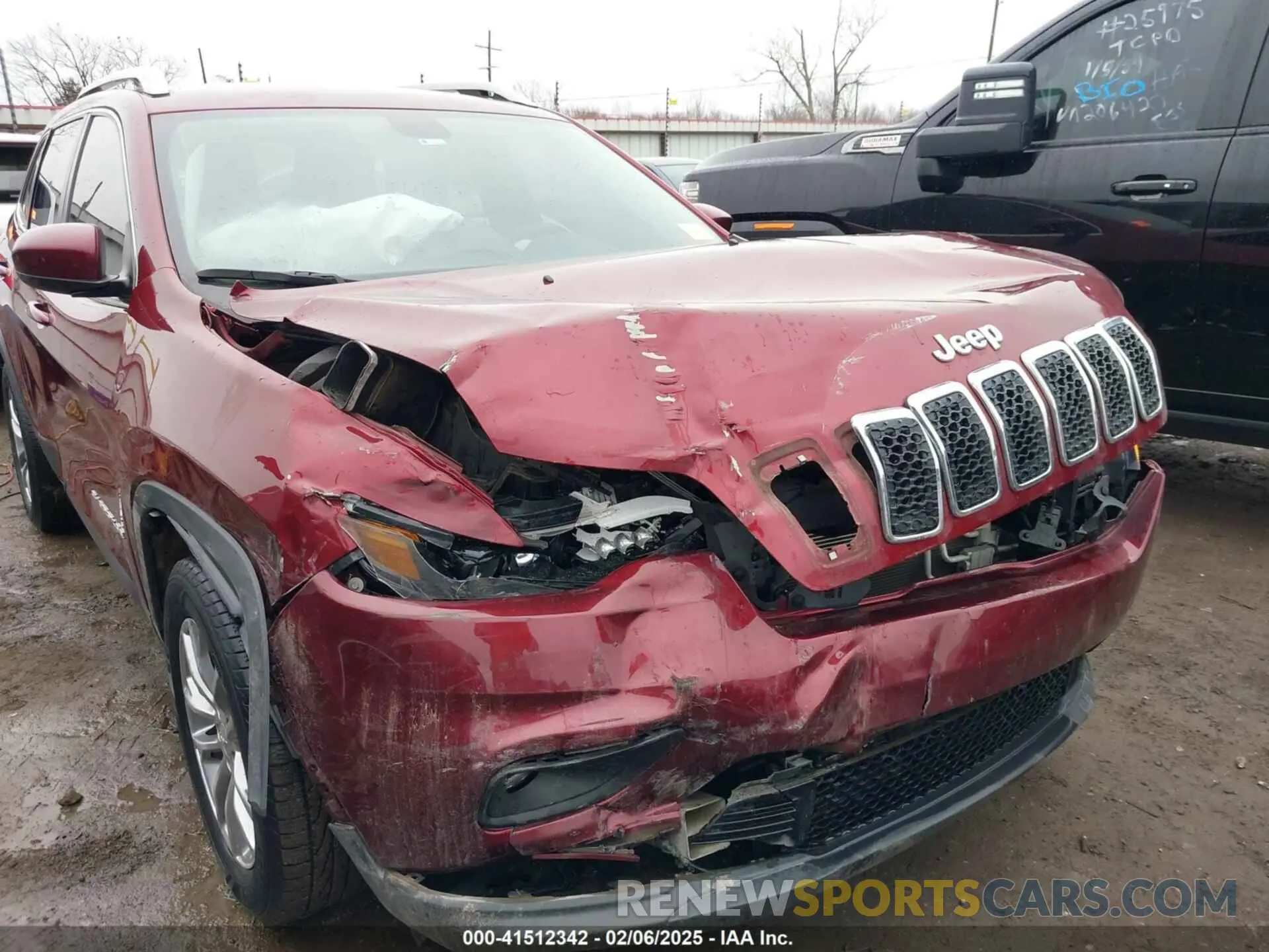 6 Фотография поврежденного автомобиля 1C4PJLLB4KD226533 JEEP CHEROKEE 2019