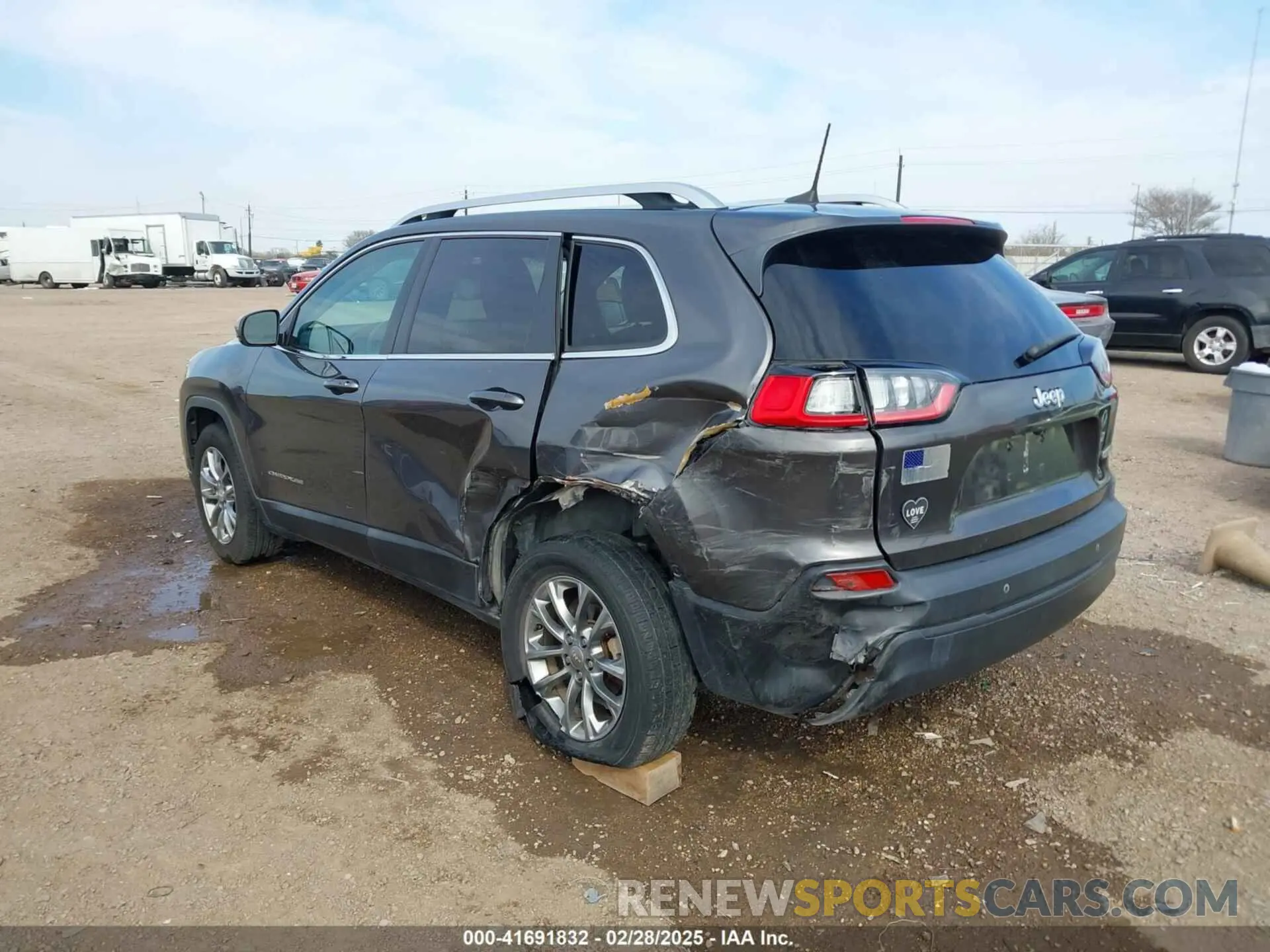 3 Фотография поврежденного автомобиля 1C4PJLLB4KD403310 JEEP CHEROKEE 2019