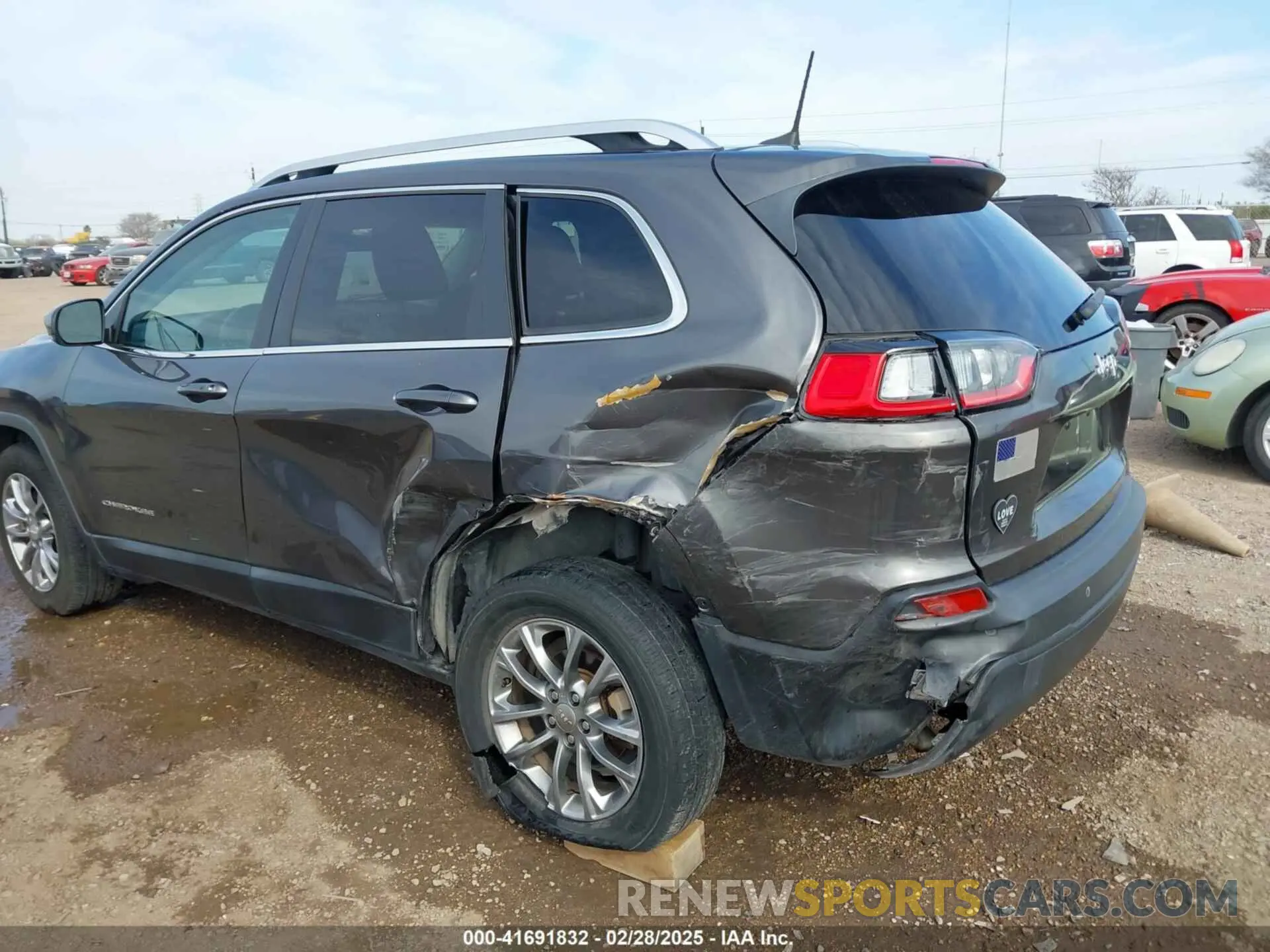 6 Фотография поврежденного автомобиля 1C4PJLLB4KD403310 JEEP CHEROKEE 2019