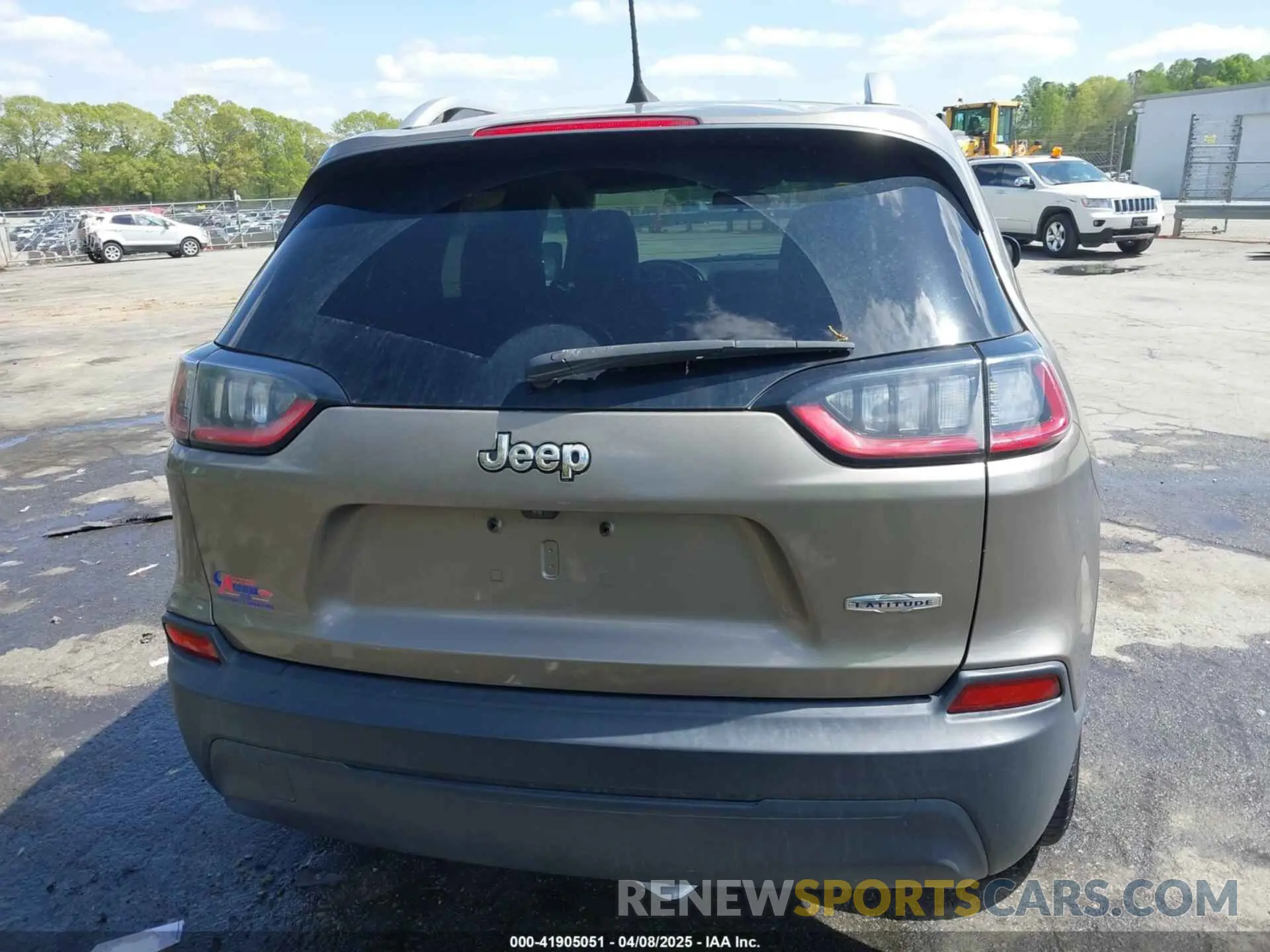 16 Photograph of a damaged car 1C4PJLLB5KD184163 JEEP CHEROKEE 2019