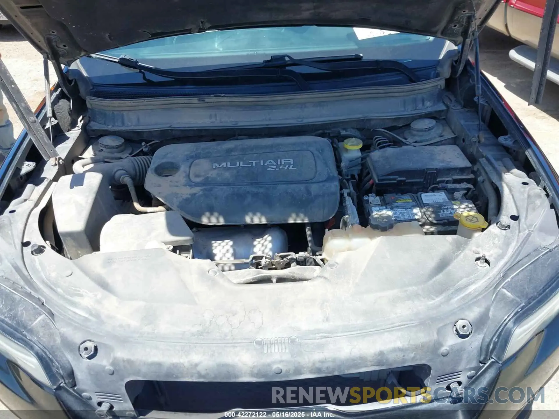 10 Photograph of a damaged car 1C4PJLLB5KD226332 JEEP CHEROKEE 2019