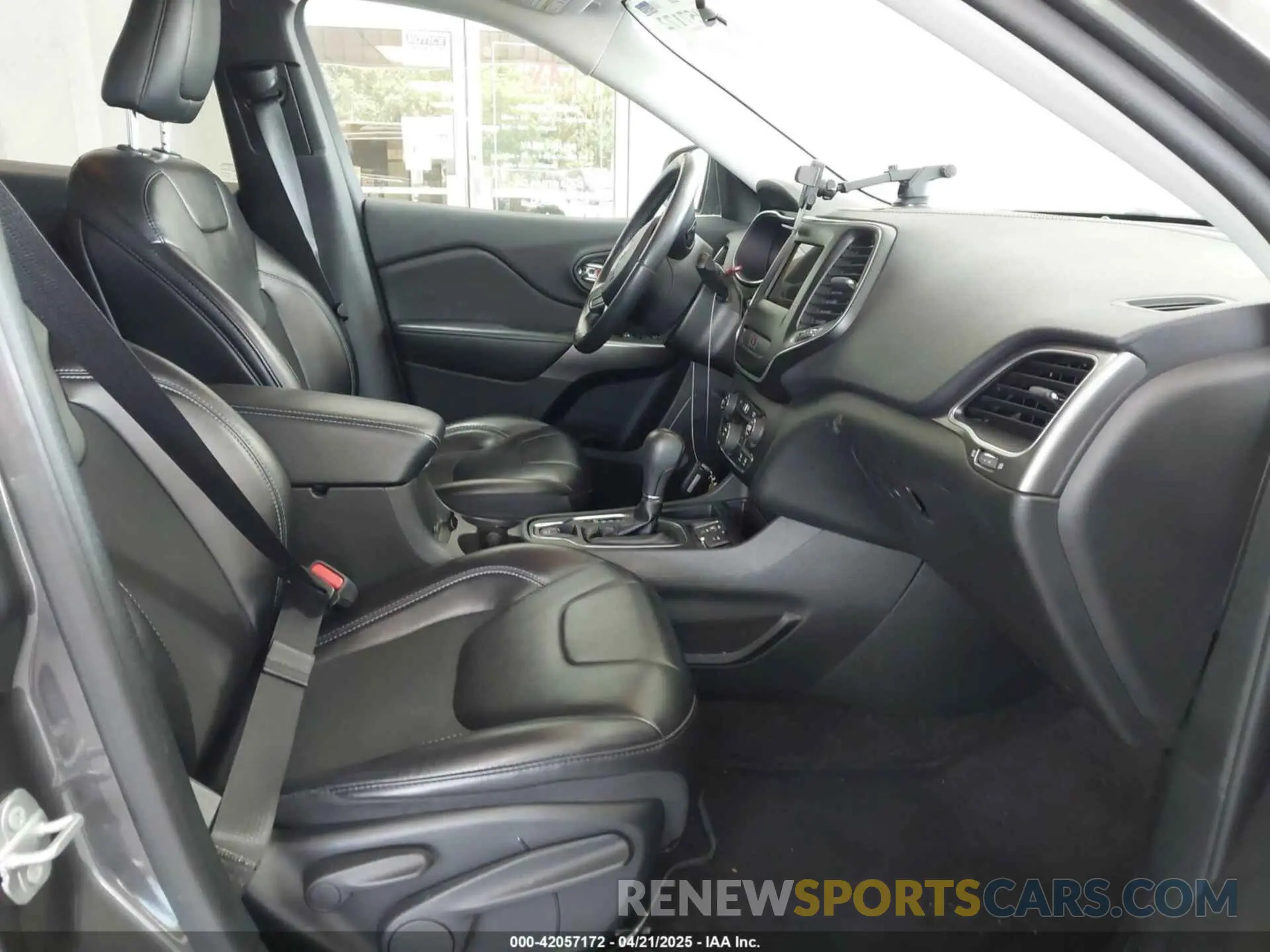5 Фотография поврежденного автомобиля 1C4PJLLB5KD263221 JEEP CHEROKEE 2019