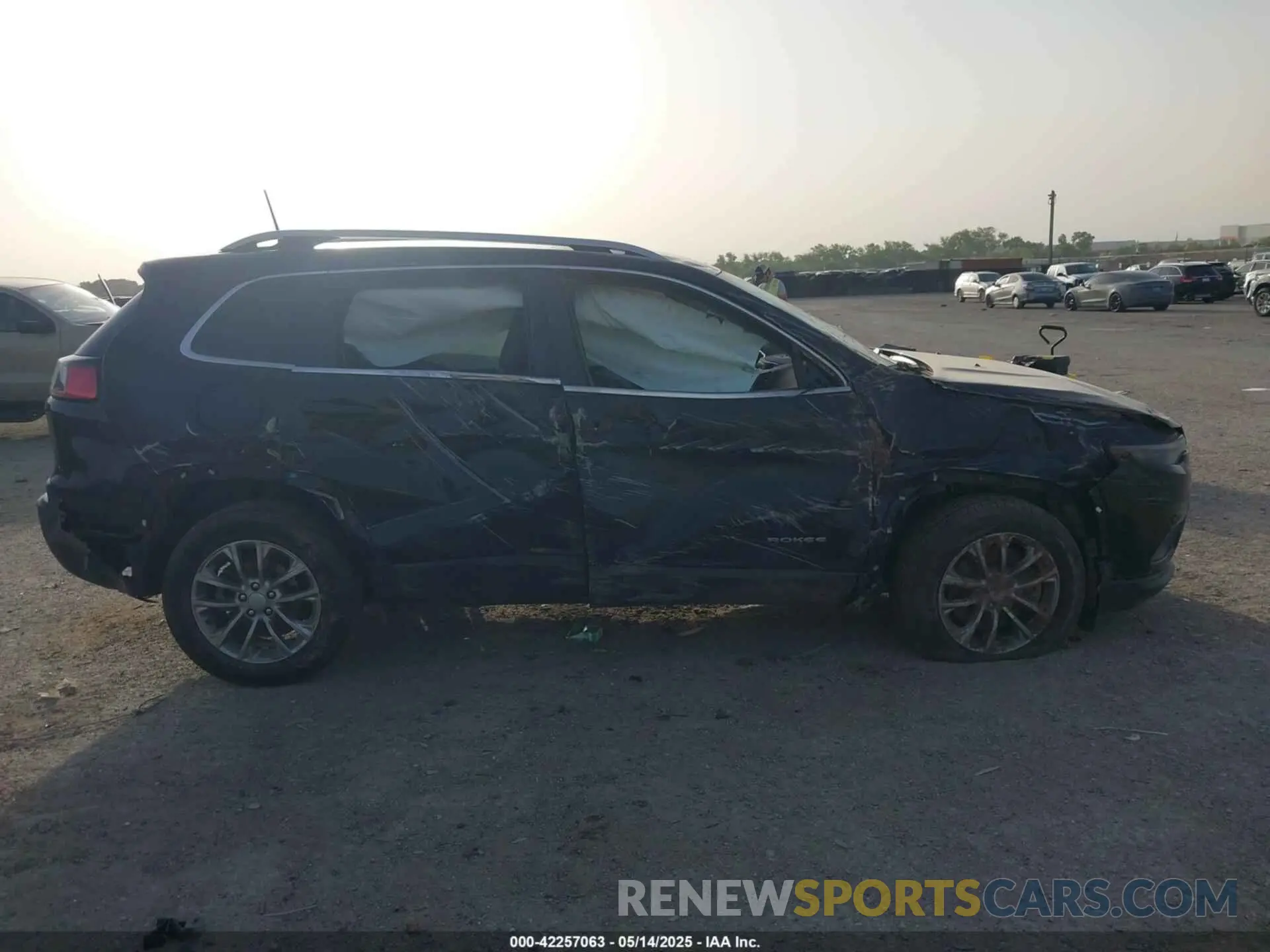 13 Фотография поврежденного автомобиля 1C4PJLLB5KD300798 JEEP CHEROKEE 2019