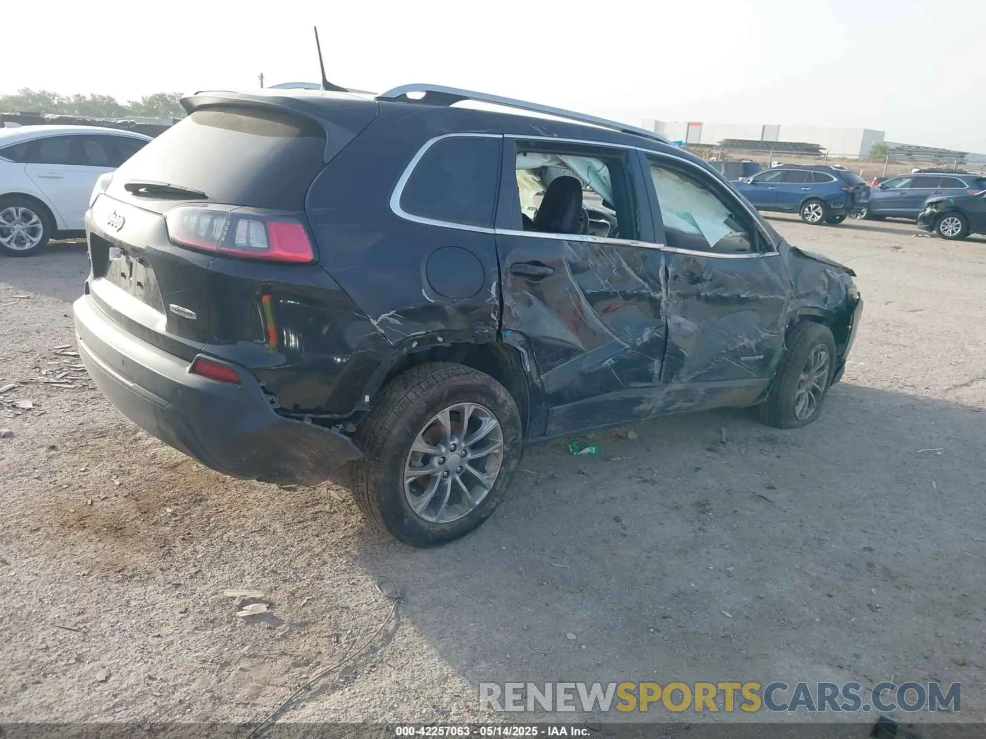 4 Фотография поврежденного автомобиля 1C4PJLLB5KD300798 JEEP CHEROKEE 2019