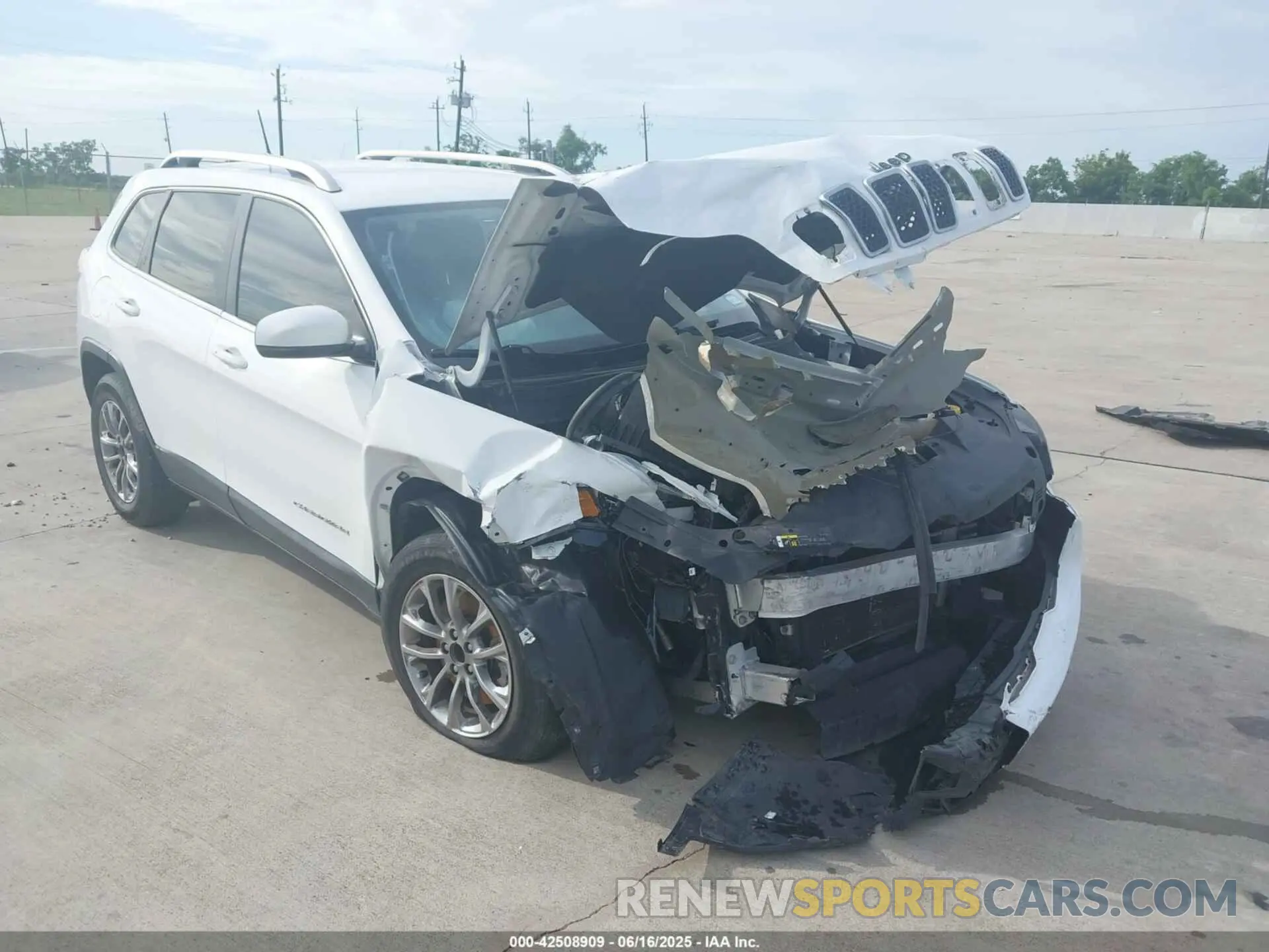1 Photograph of a damaged car 1C4PJLLB5KD308397 JEEP CHEROKEE 2019