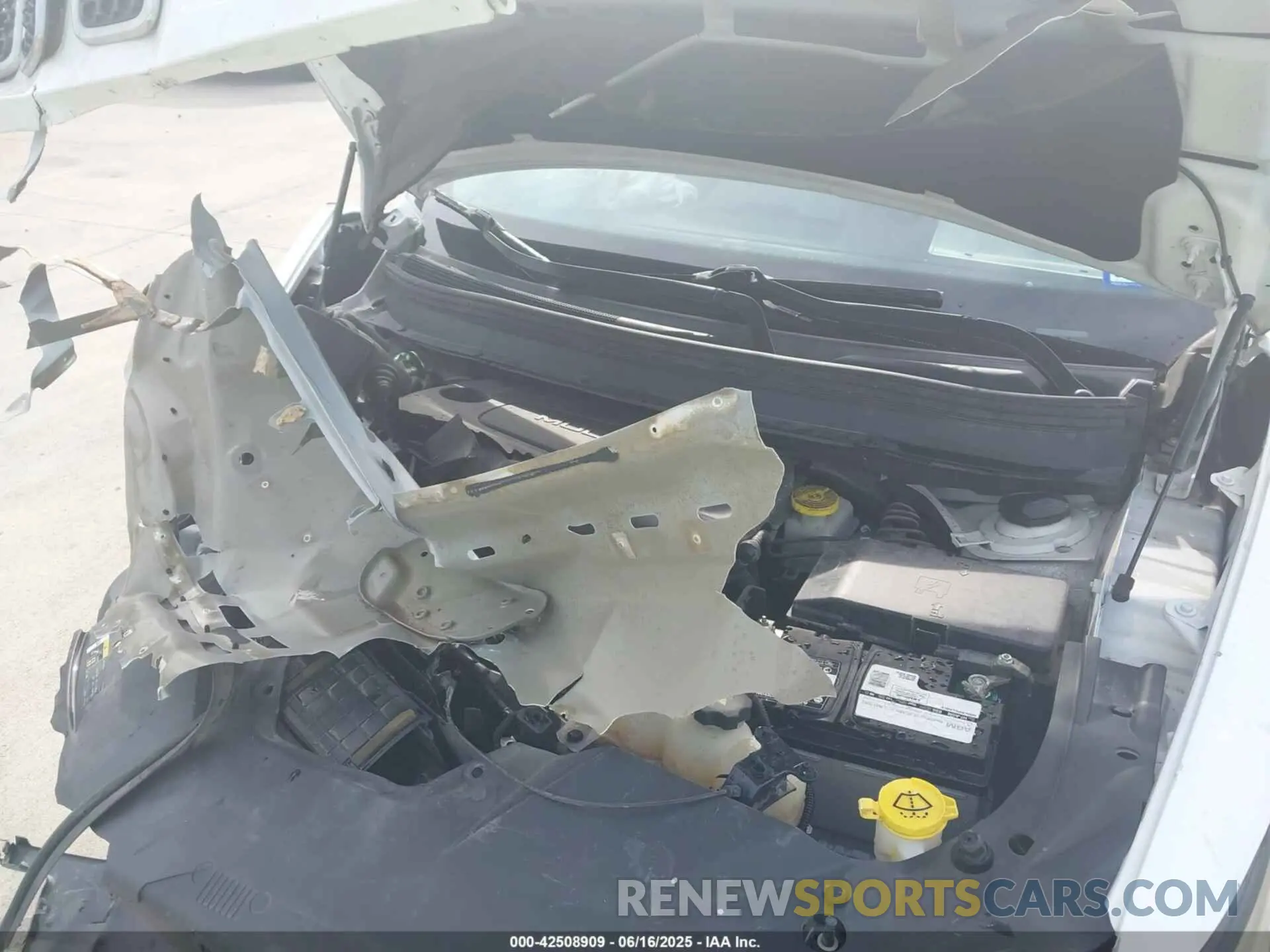10 Photograph of a damaged car 1C4PJLLB5KD308397 JEEP CHEROKEE 2019