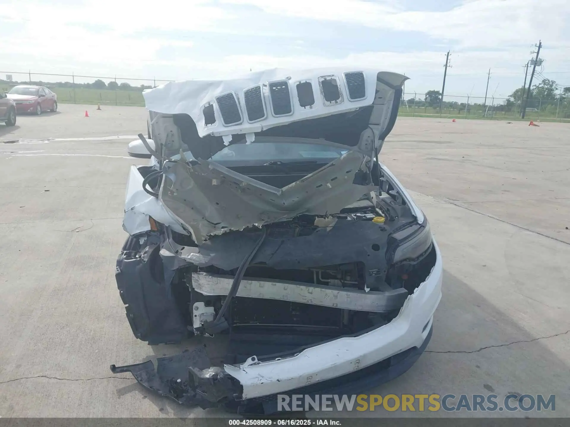 12 Photograph of a damaged car 1C4PJLLB5KD308397 JEEP CHEROKEE 2019