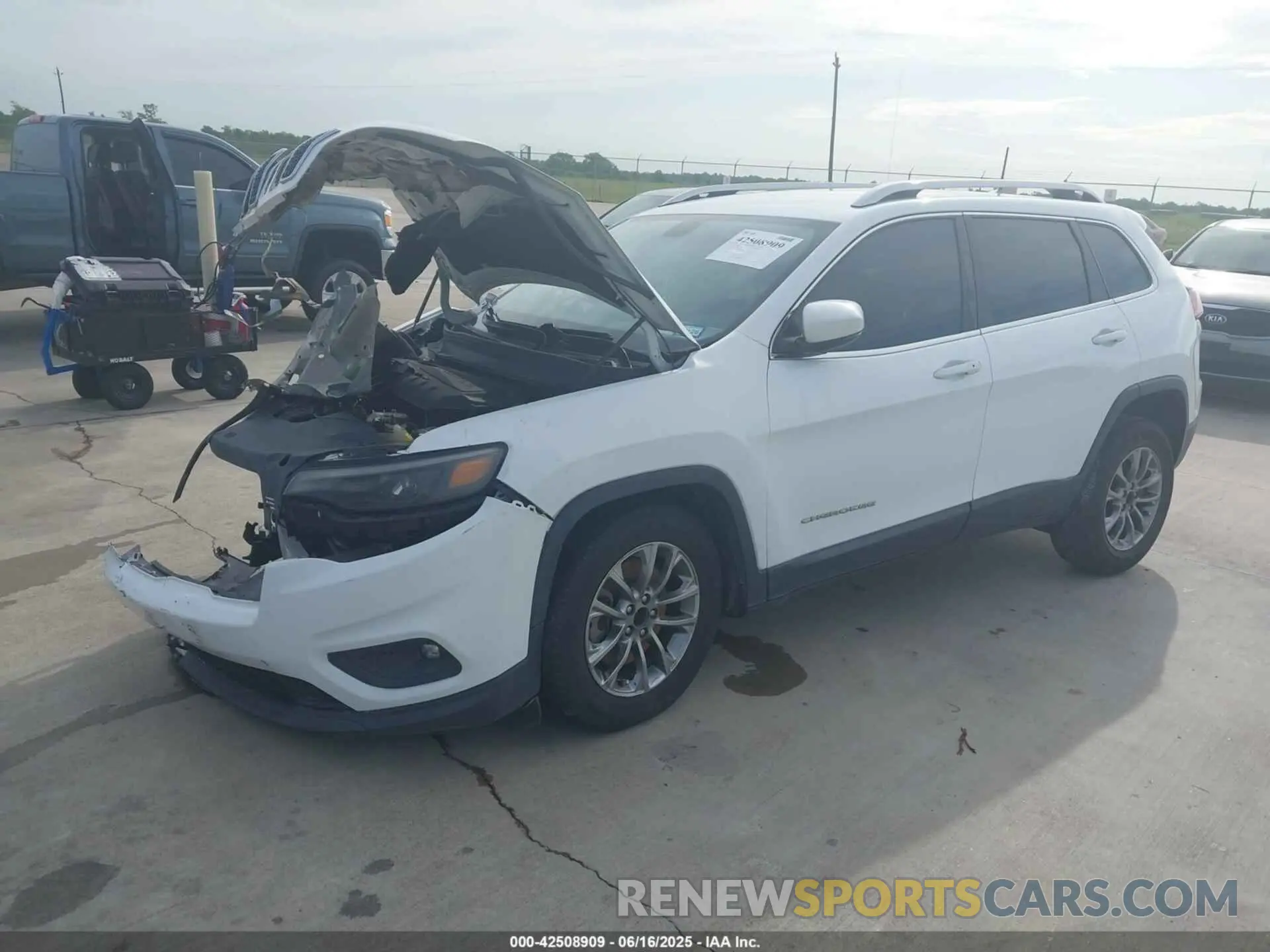 2 Photograph of a damaged car 1C4PJLLB5KD308397 JEEP CHEROKEE 2019