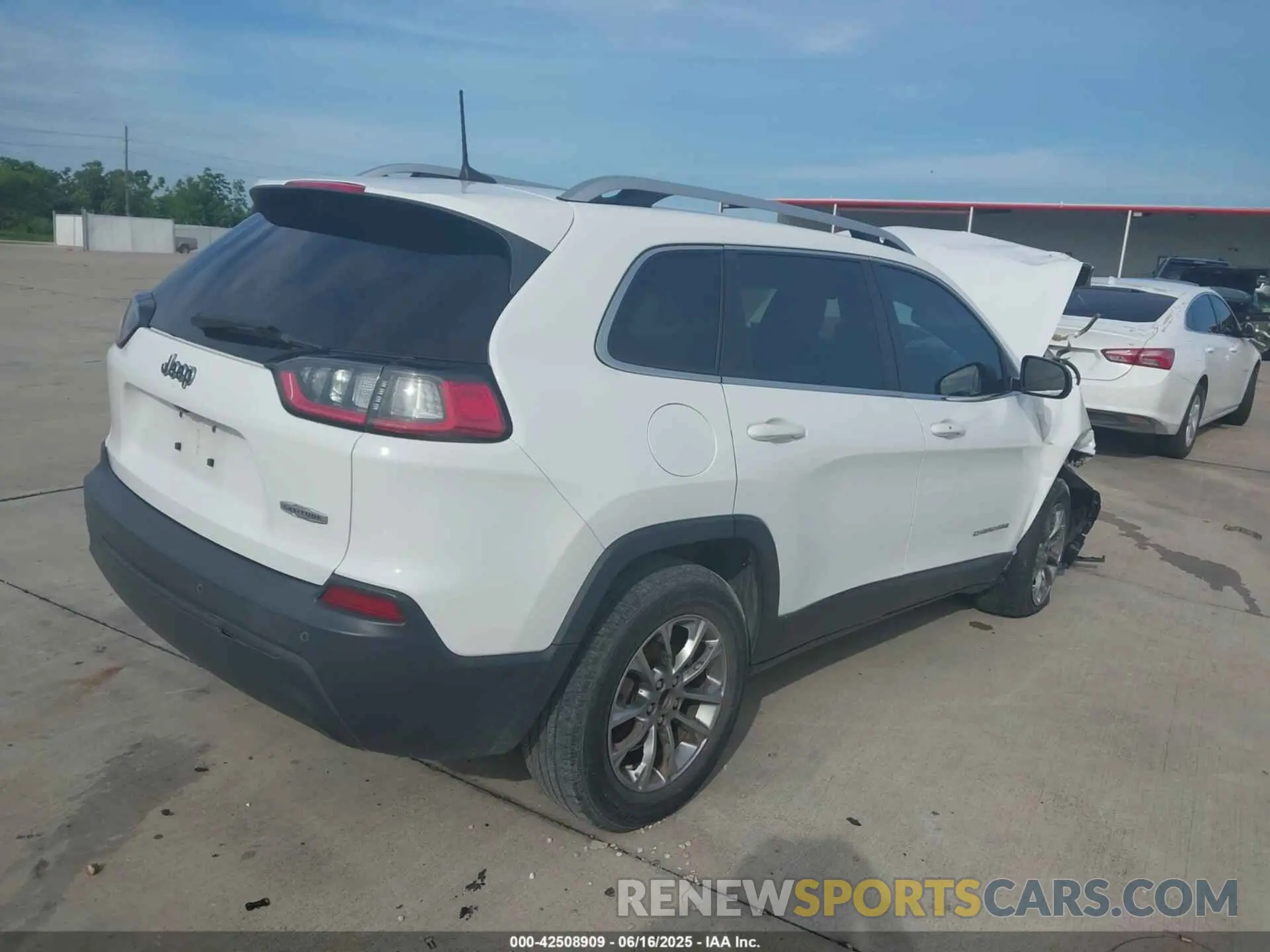 4 Photograph of a damaged car 1C4PJLLB5KD308397 JEEP CHEROKEE 2019