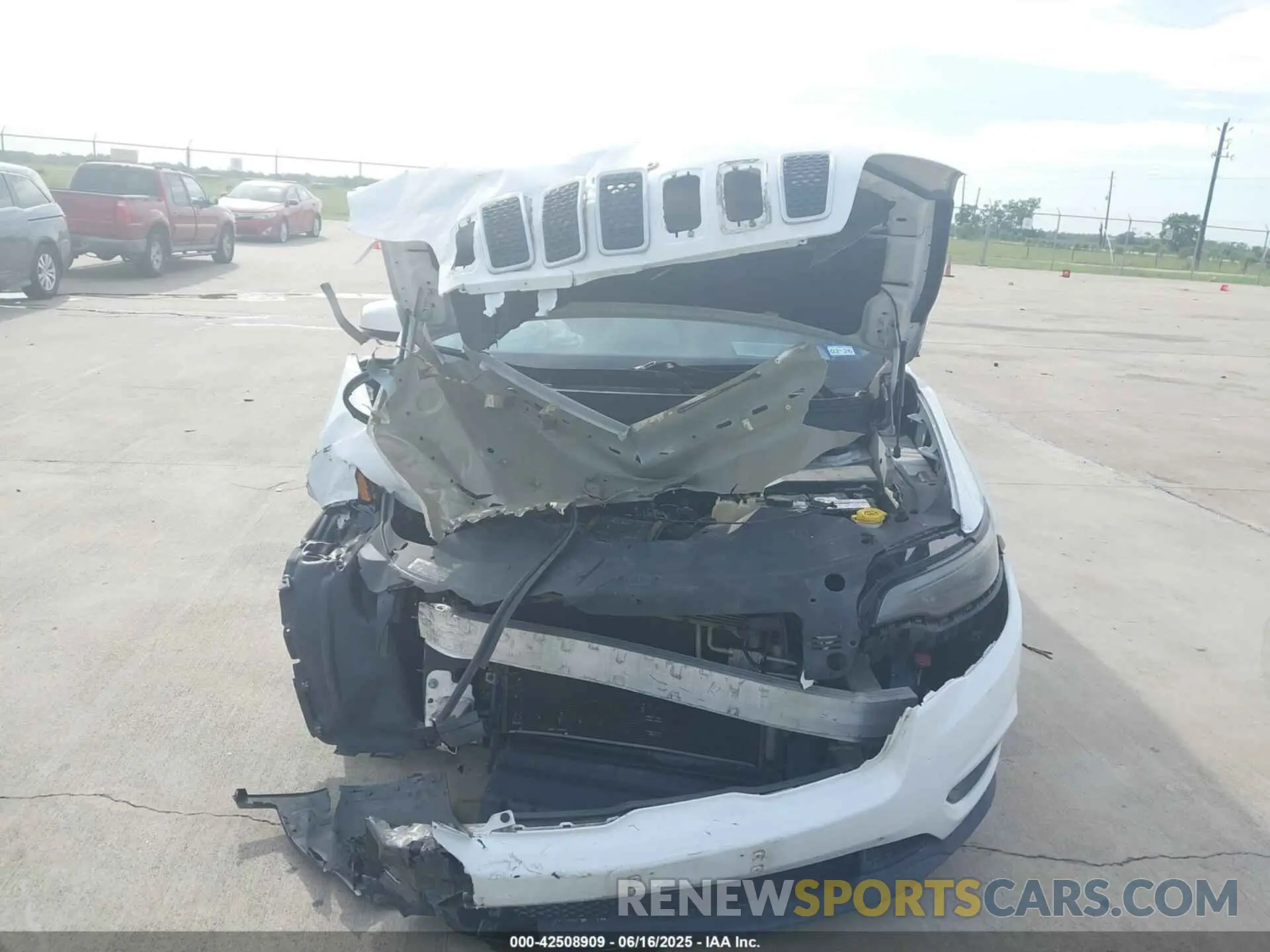 6 Photograph of a damaged car 1C4PJLLB5KD308397 JEEP CHEROKEE 2019