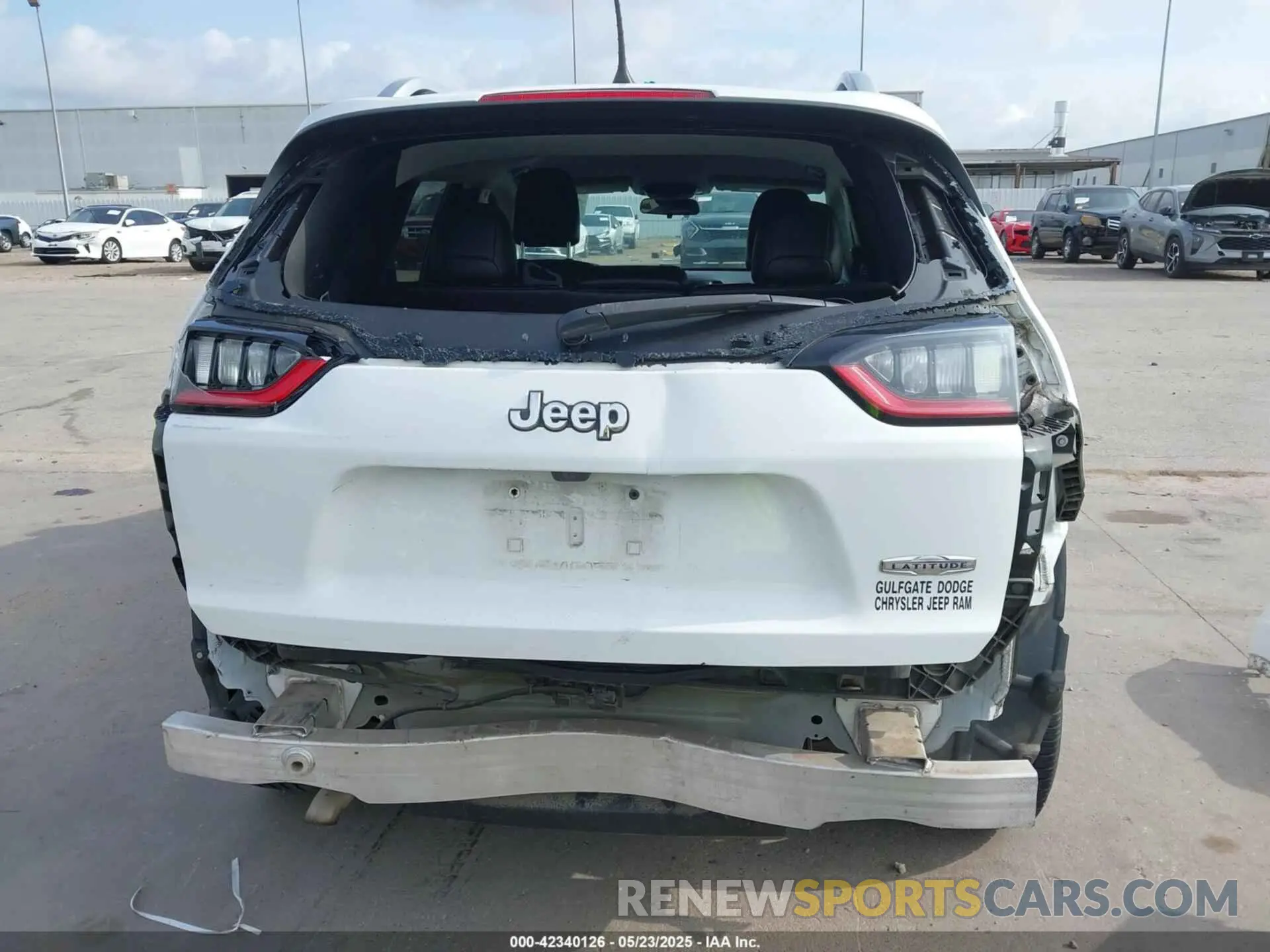 17 Photograph of a damaged car 1C4PJLLB5KD331890 JEEP CHEROKEE 2019