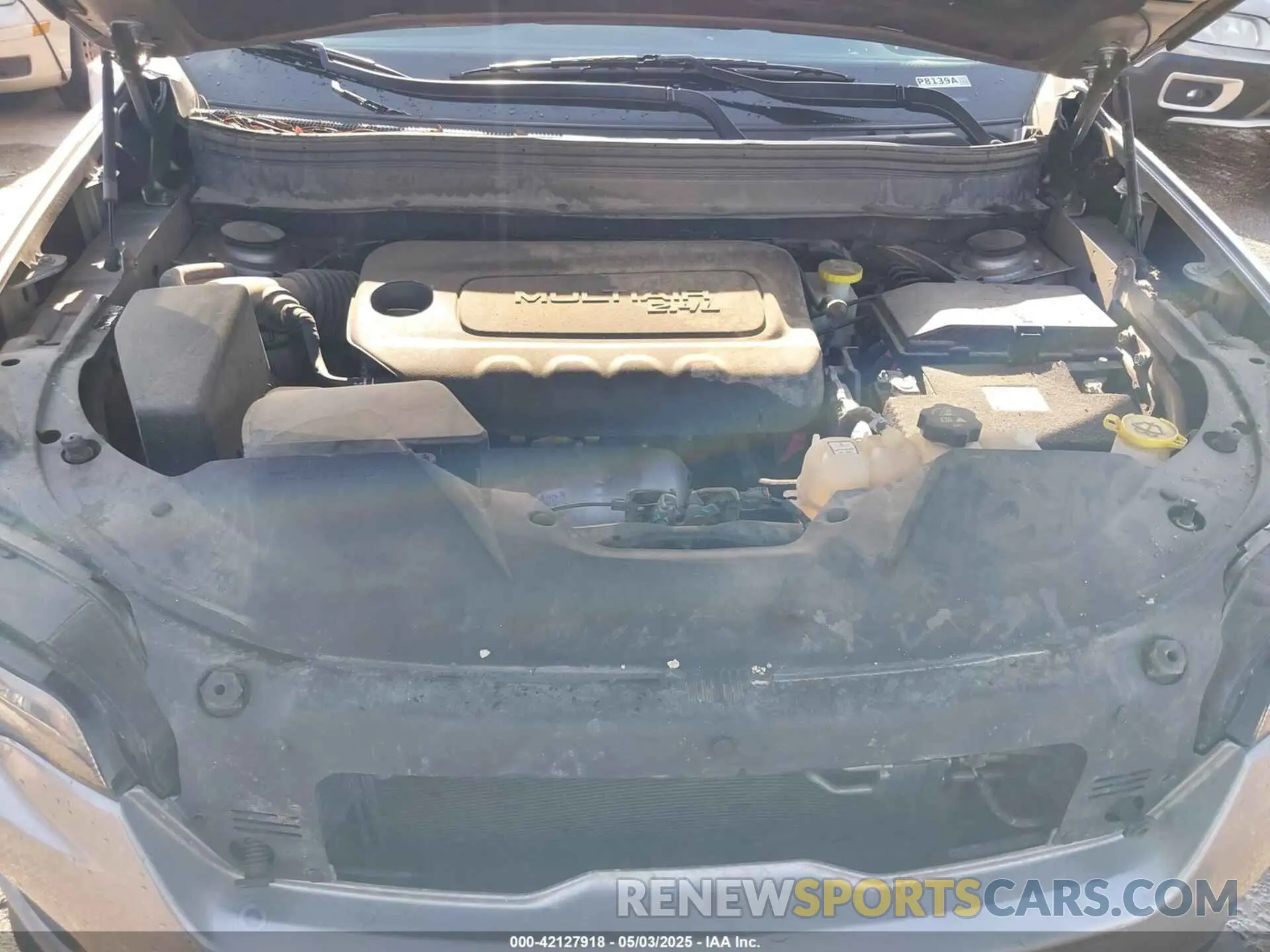 10 Photograph of a damaged car 1C4PJLLB5KD403431 JEEP CHEROKEE 2019