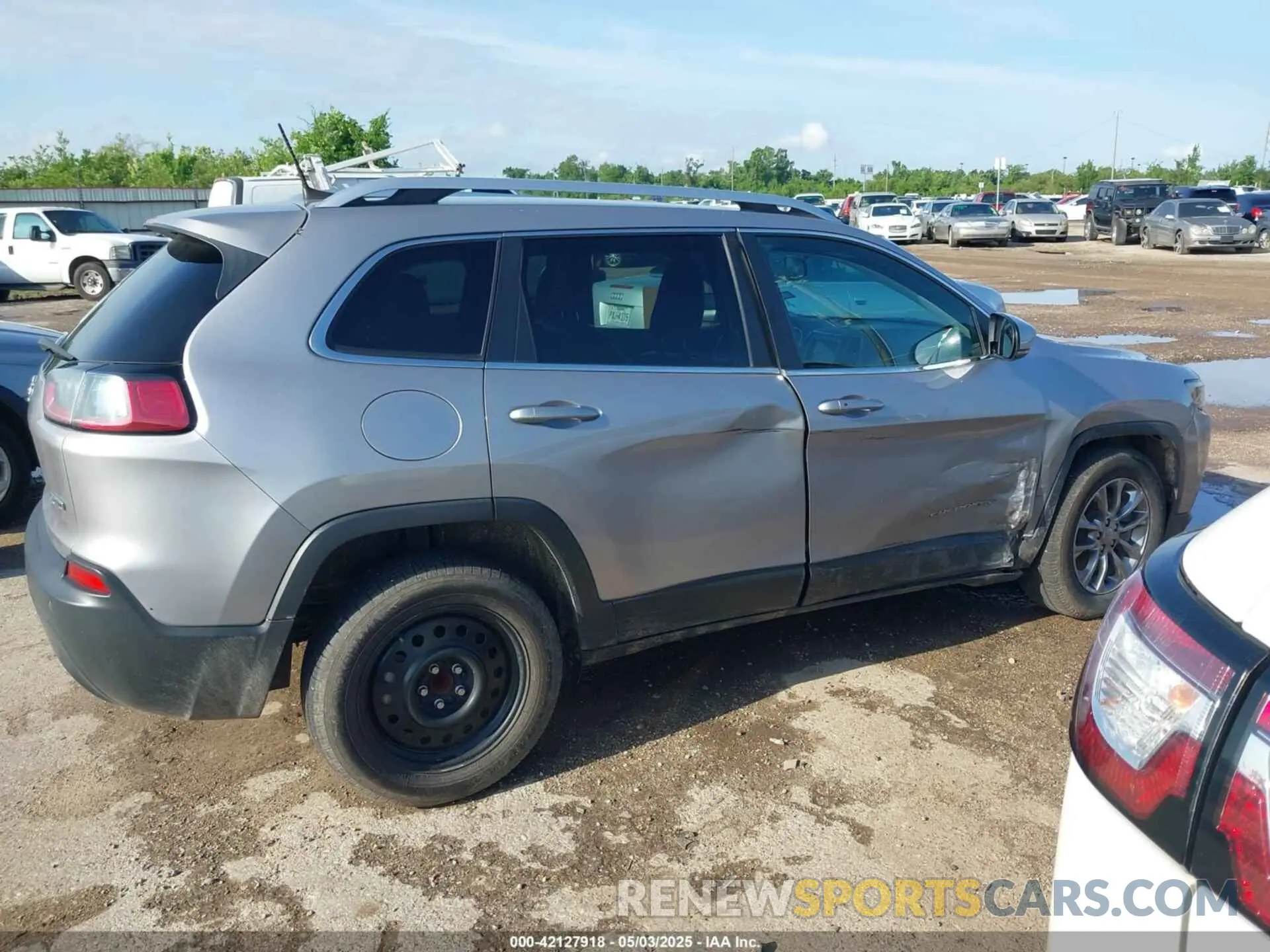 12 Photograph of a damaged car 1C4PJLLB5KD403431 JEEP CHEROKEE 2019