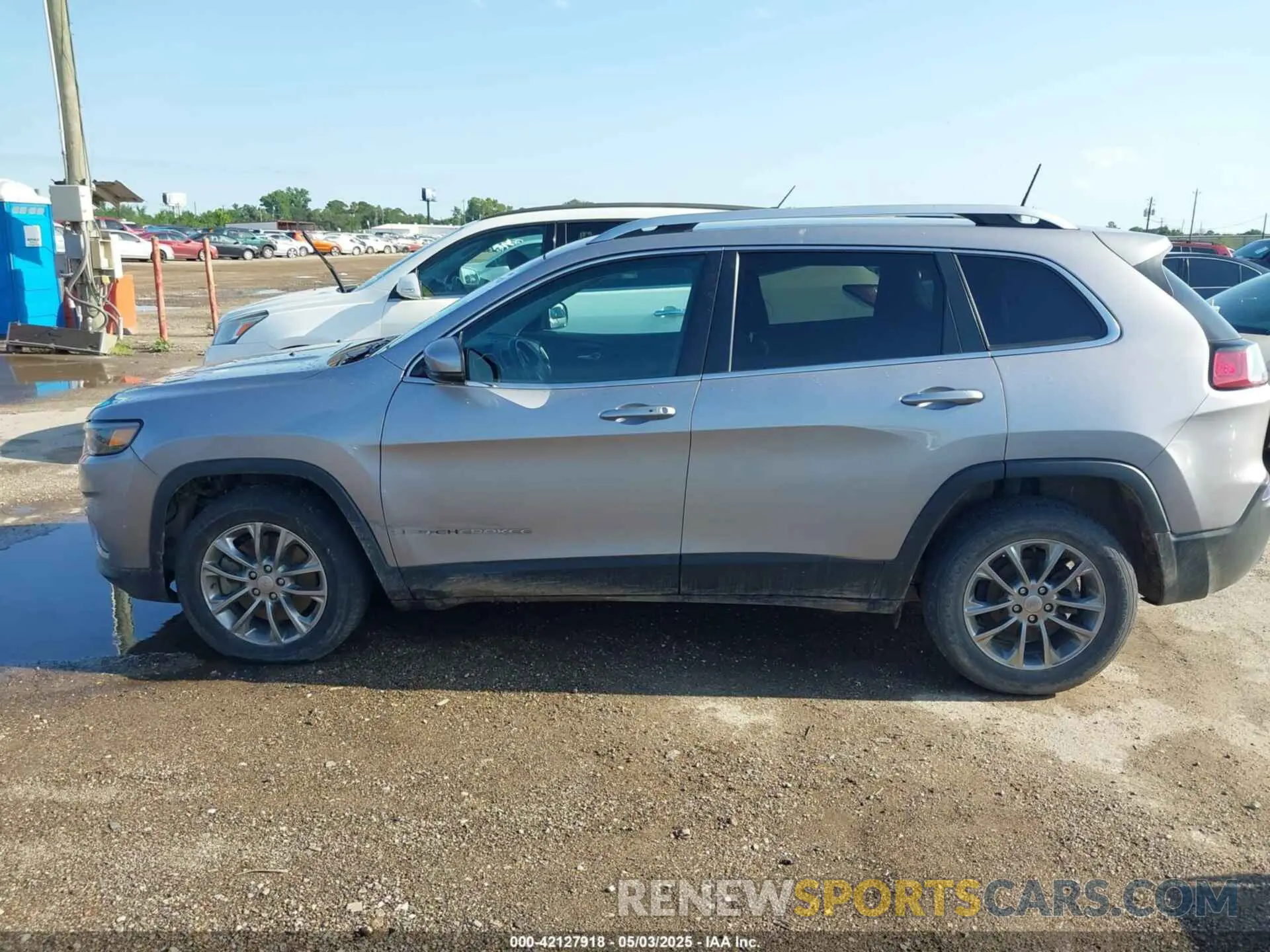 13 Photograph of a damaged car 1C4PJLLB5KD403431 JEEP CHEROKEE 2019