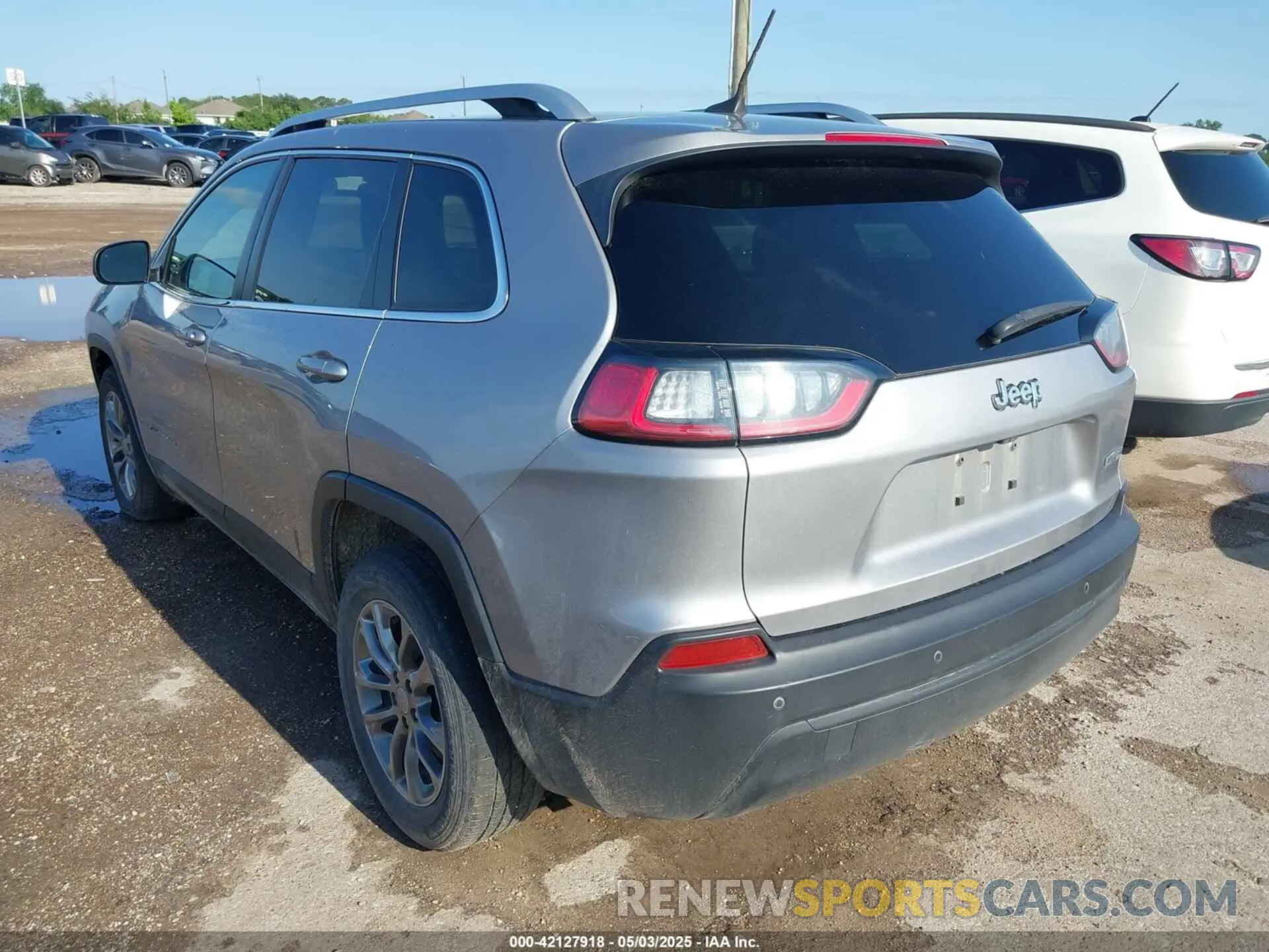 3 Photograph of a damaged car 1C4PJLLB5KD403431 JEEP CHEROKEE 2019