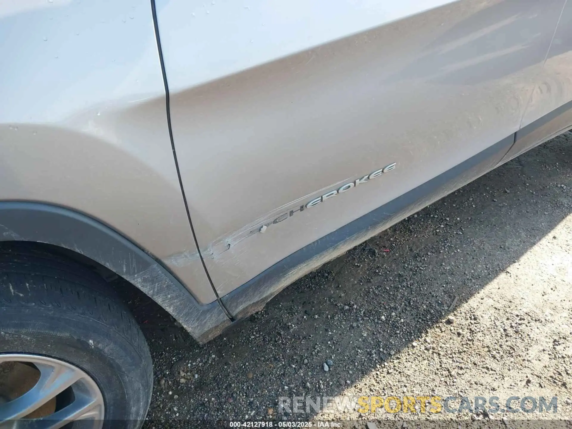 6 Photograph of a damaged car 1C4PJLLB5KD403431 JEEP CHEROKEE 2019