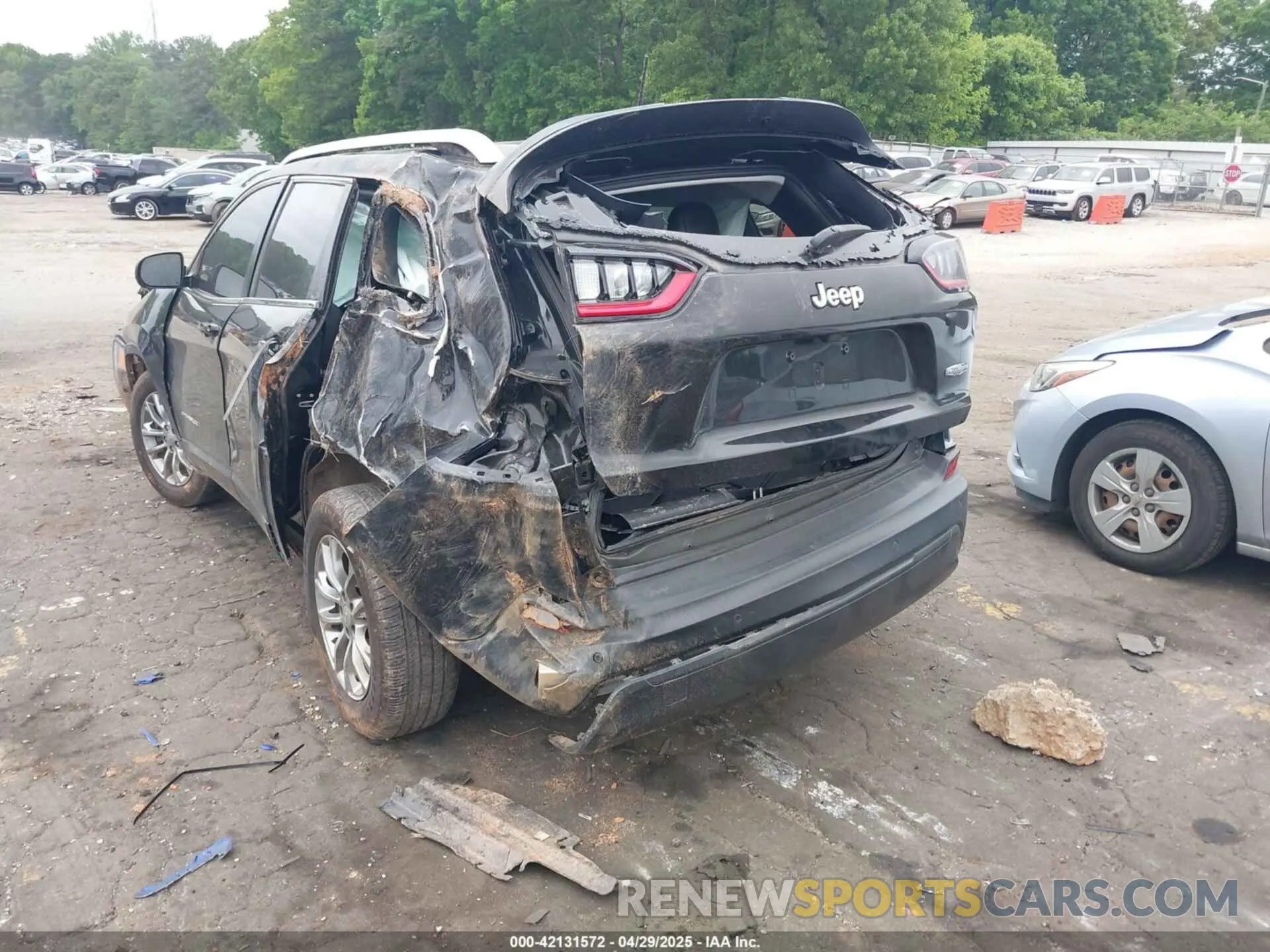3 Фотография поврежденного автомобиля 1C4PJLLB7KD482634 JEEP CHEROKEE 2019