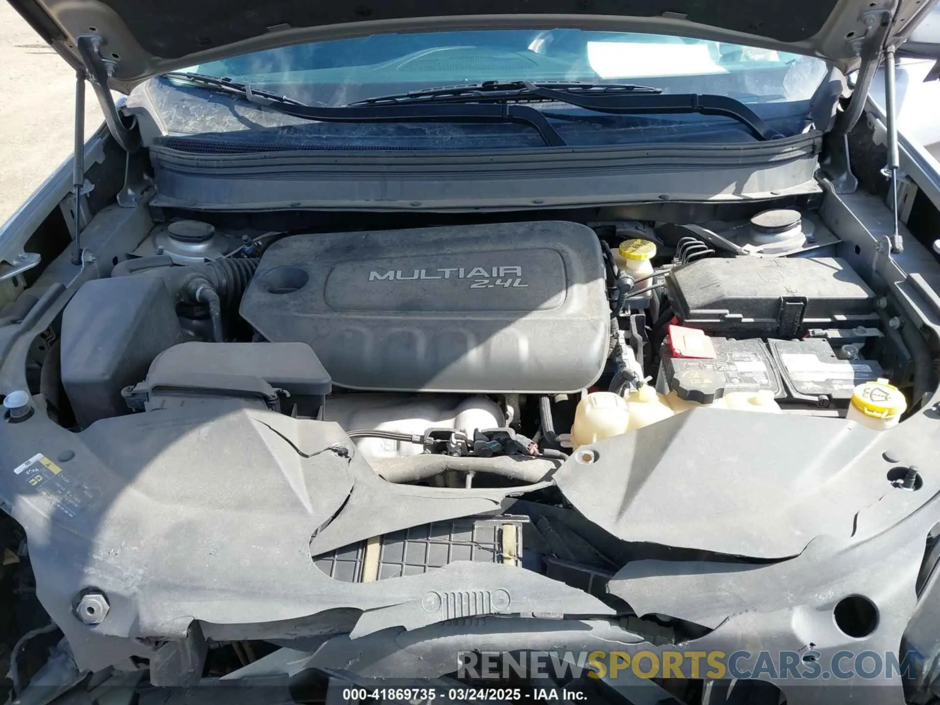 10 Photograph of a damaged car 1C4PJLLB8KD144661 JEEP CHEROKEE 2019