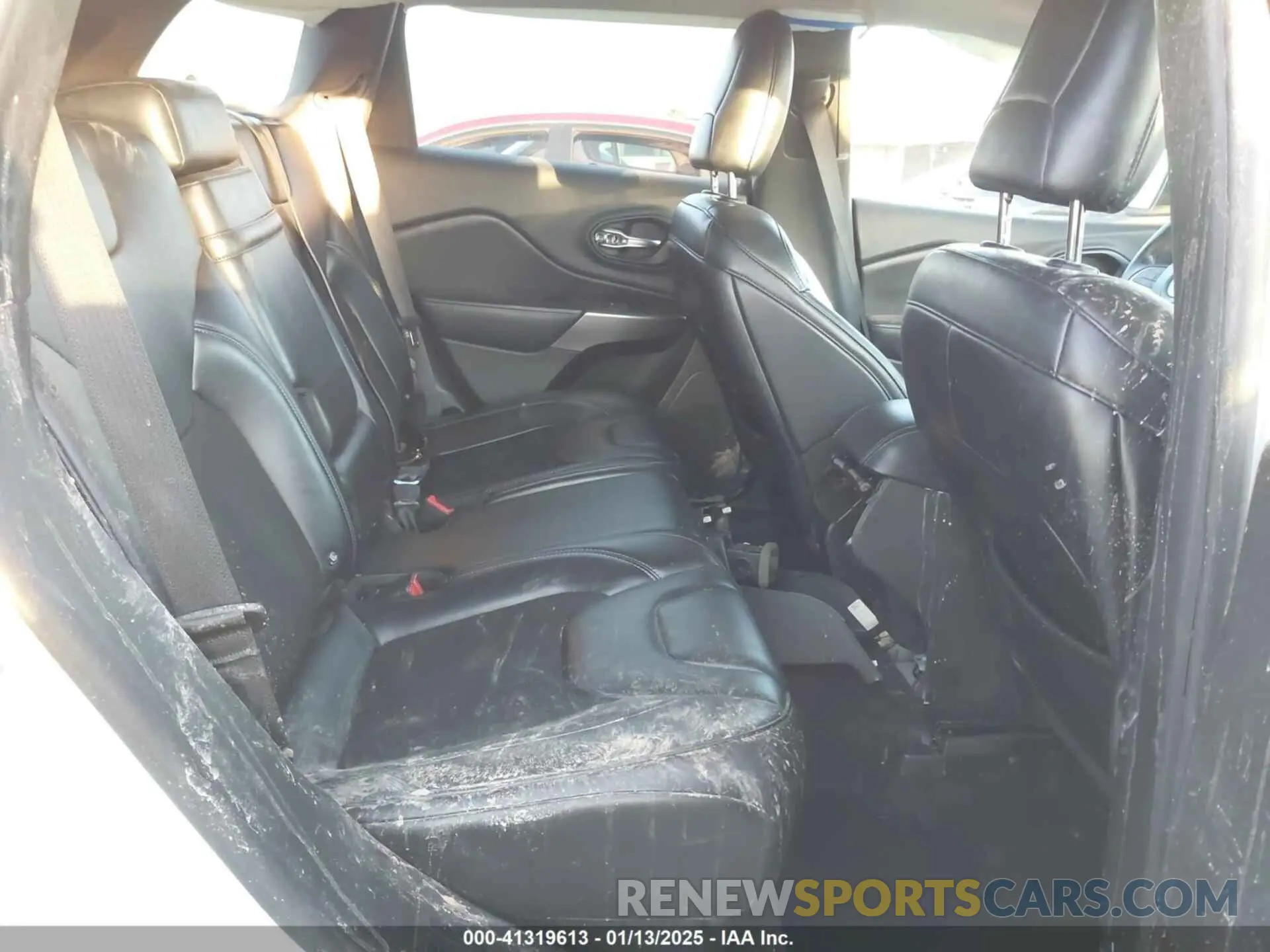 8 Photograph of a damaged car 1C4PJLLB9KD184425 JEEP CHEROKEE 2019