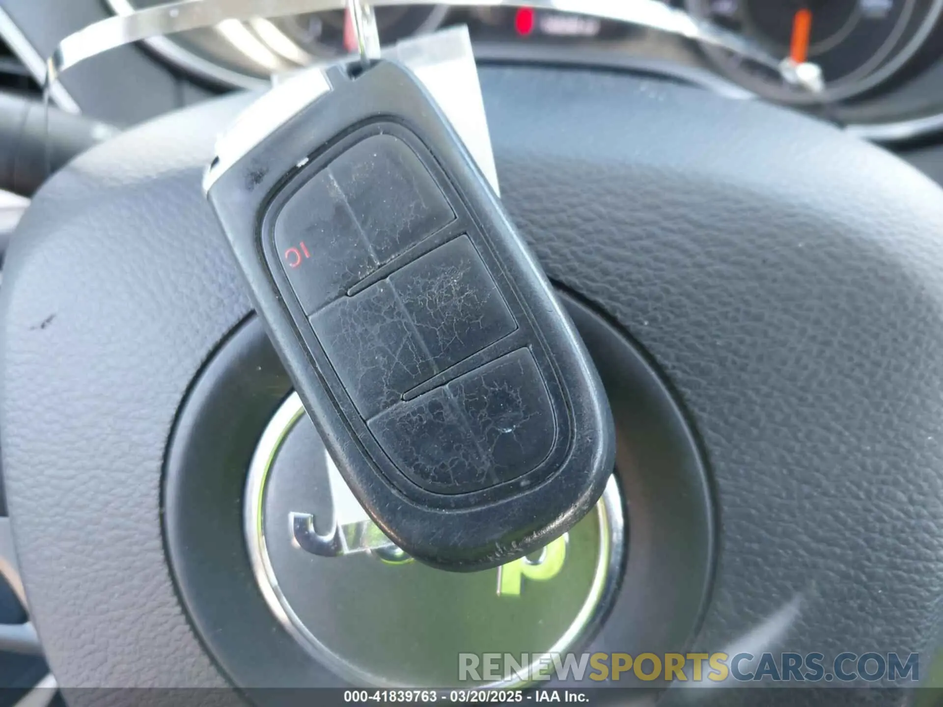 11 Photograph of a damaged car 1C4PJLLB9KD312906 JEEP CHEROKEE 2019