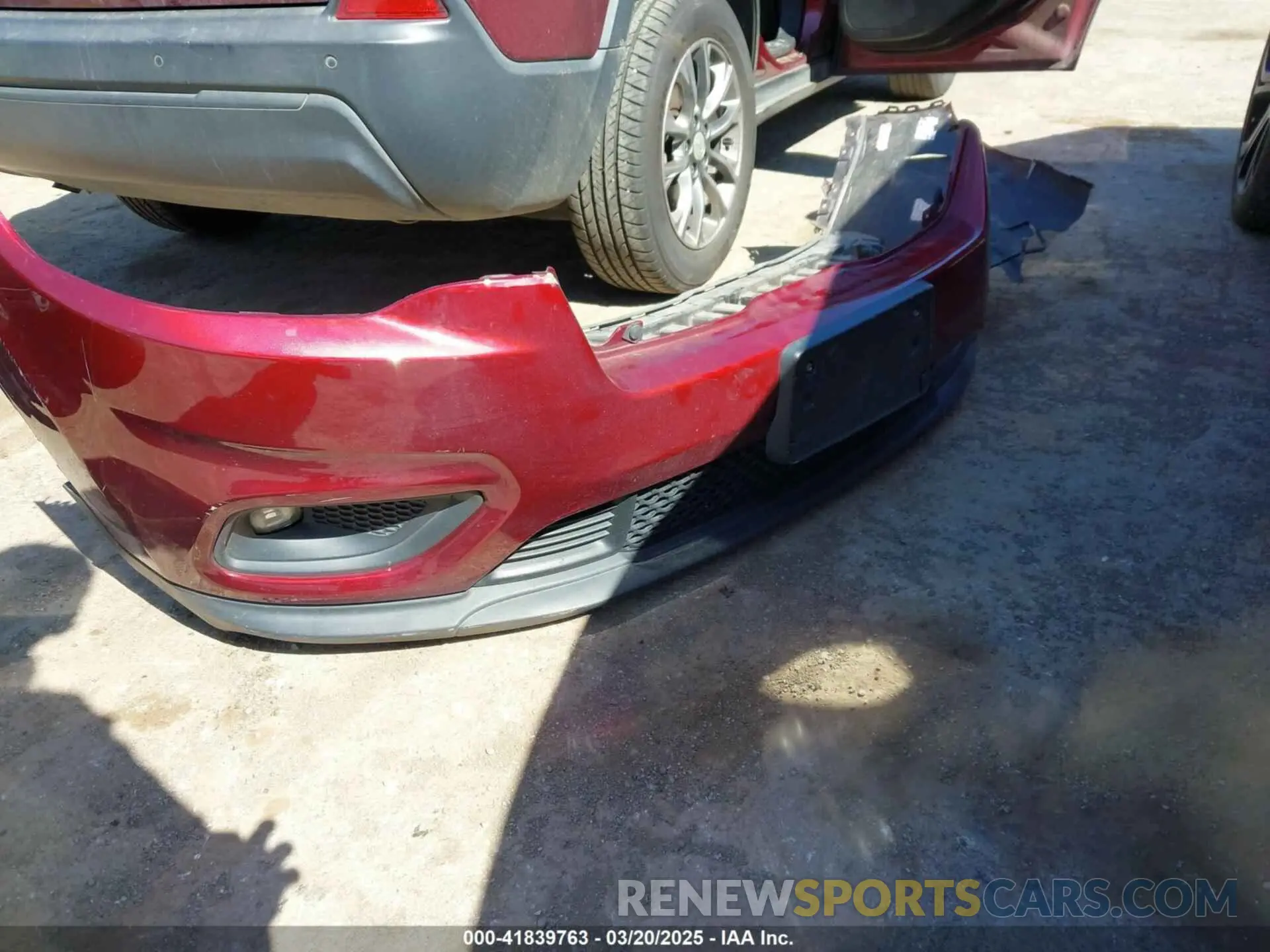 12 Photograph of a damaged car 1C4PJLLB9KD312906 JEEP CHEROKEE 2019