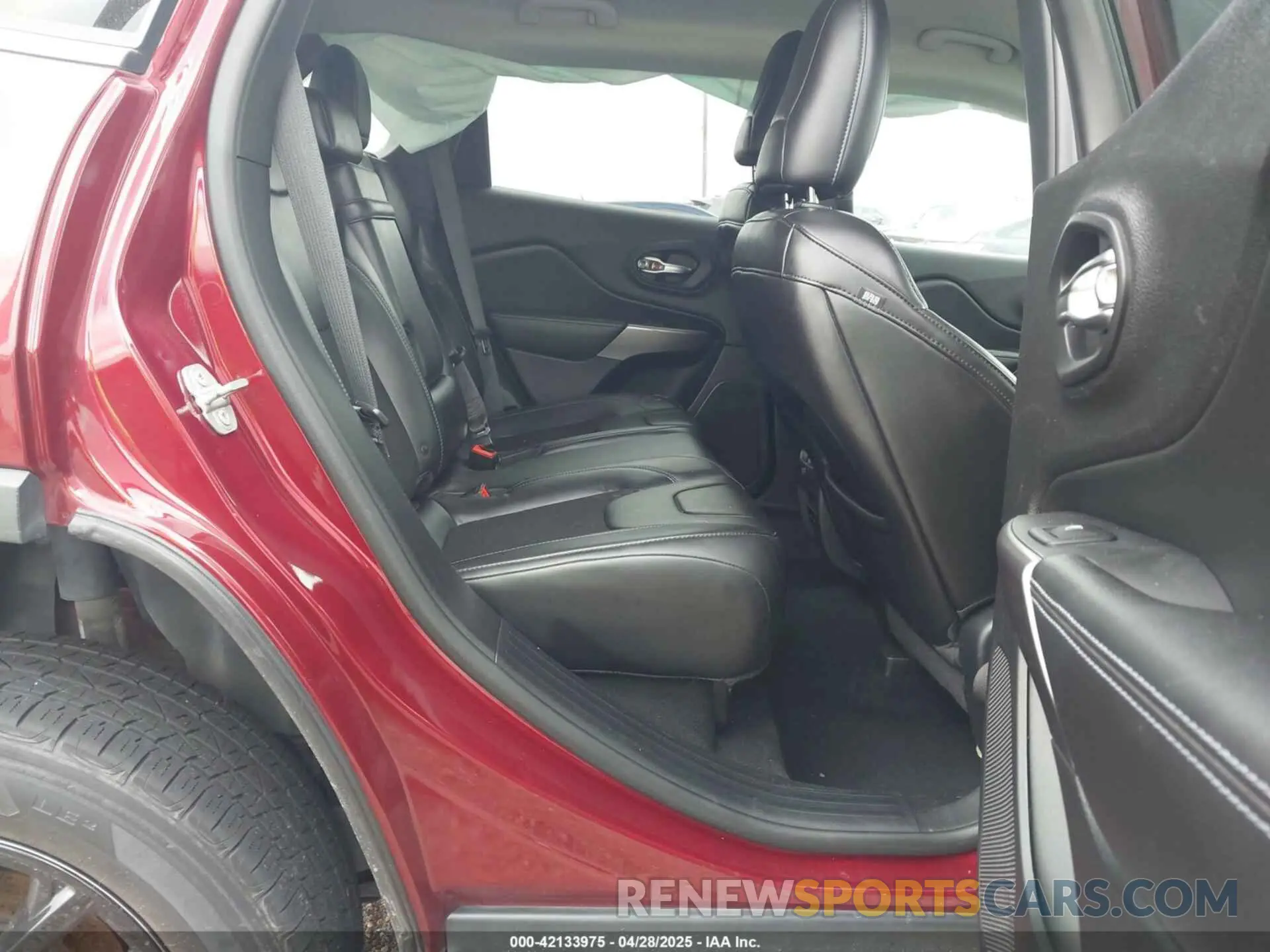 8 Фотография поврежденного автомобиля 1C4PJLLB9KD404257 JEEP CHEROKEE 2019